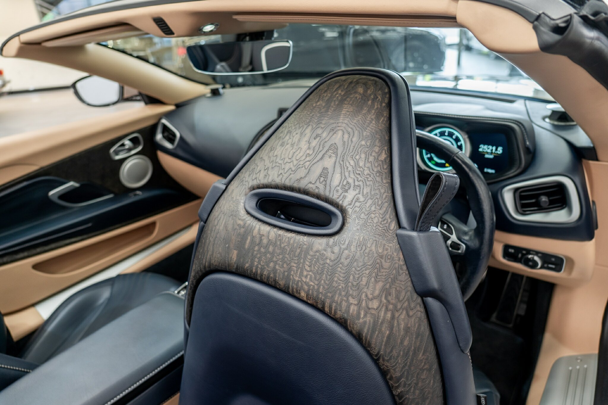 2021 ASTON MARTIN DB11 MY21 VOLANTE 8 SP AUTO STEPTRONIC SPRT 2D CONVERTIBLE