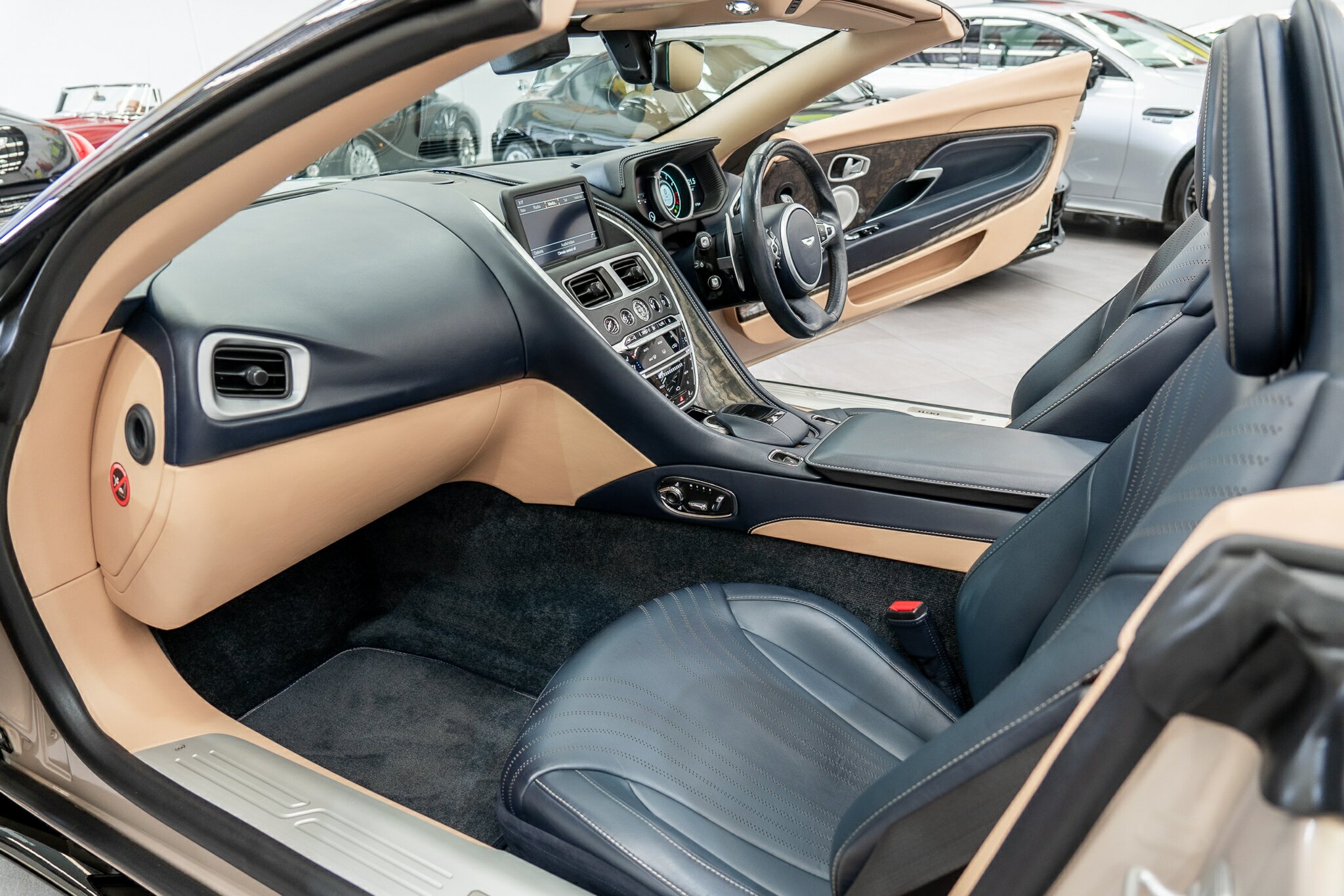 2021 ASTON MARTIN DB11 MY21 VOLANTE 8 SP AUTO STEPTRONIC SPRT 2D CONVERTIBLE