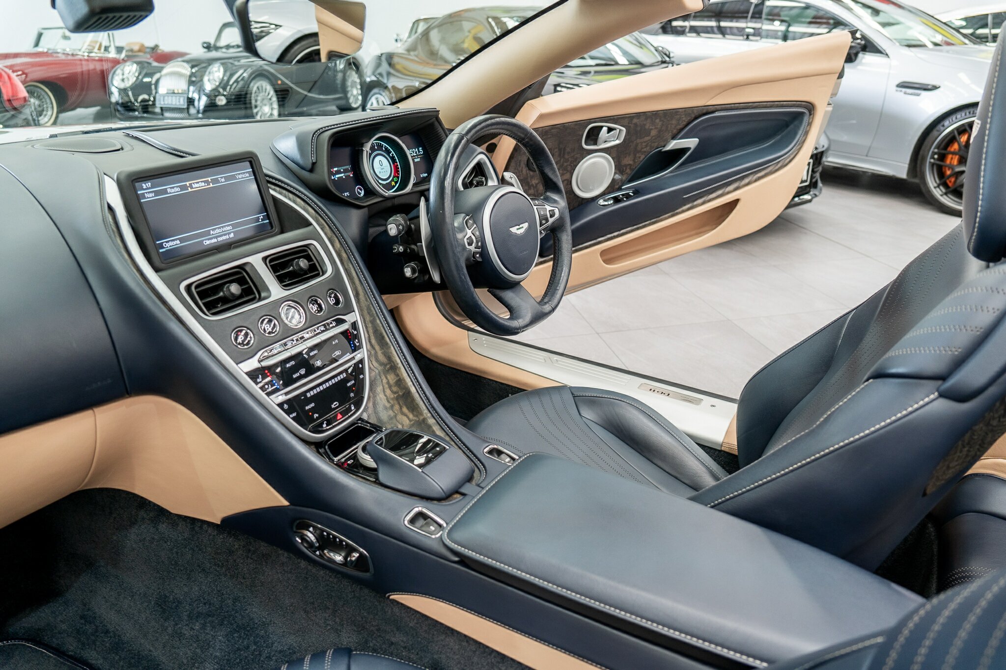 2021 ASTON MARTIN DB11 MY21 VOLANTE 8 SP AUTO STEPTRONIC SPRT 2D CONVERTIBLE