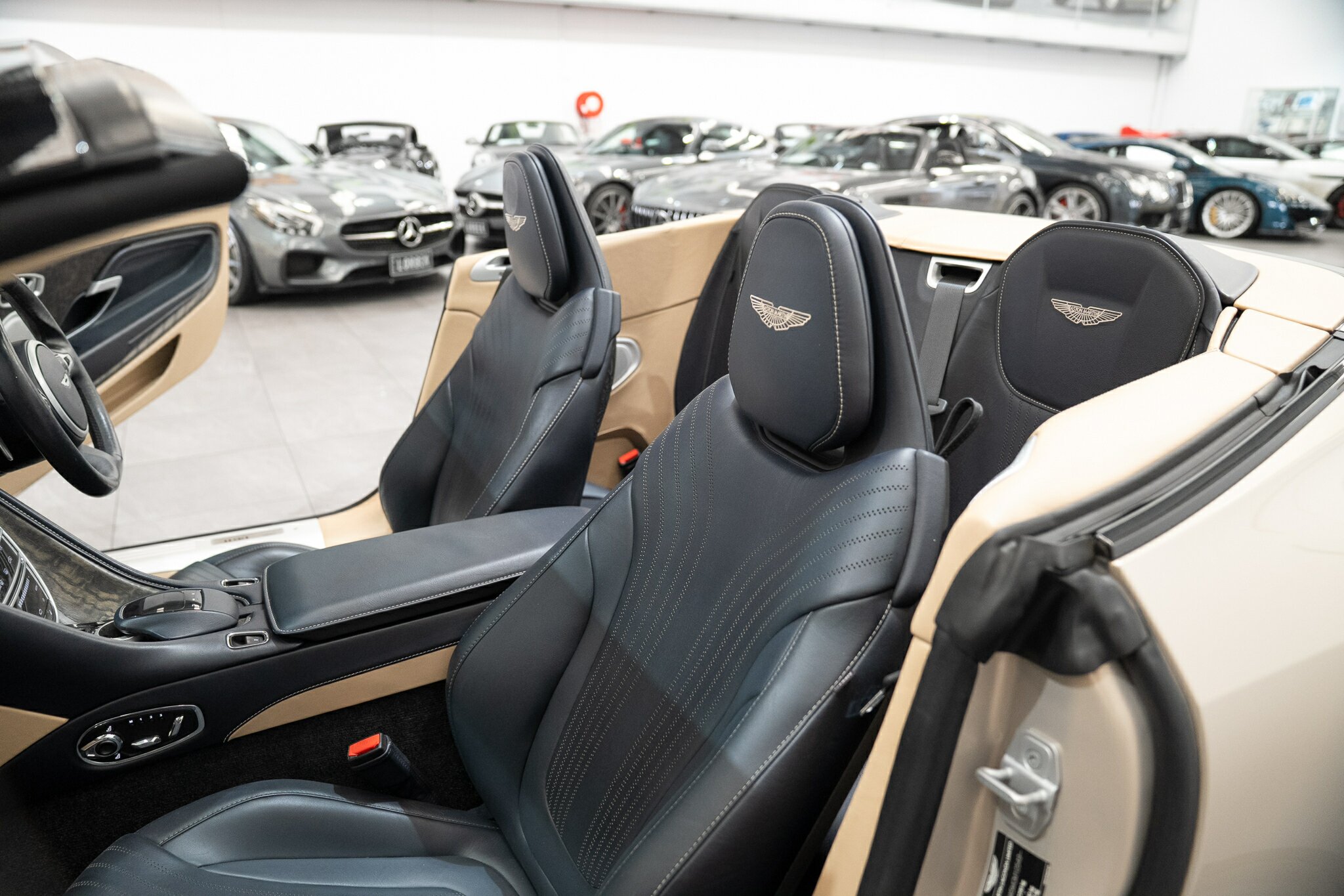 2021 ASTON MARTIN DB11 MY21 VOLANTE 8 SP AUTO STEPTRONIC SPRT 2D CONVERTIBLE