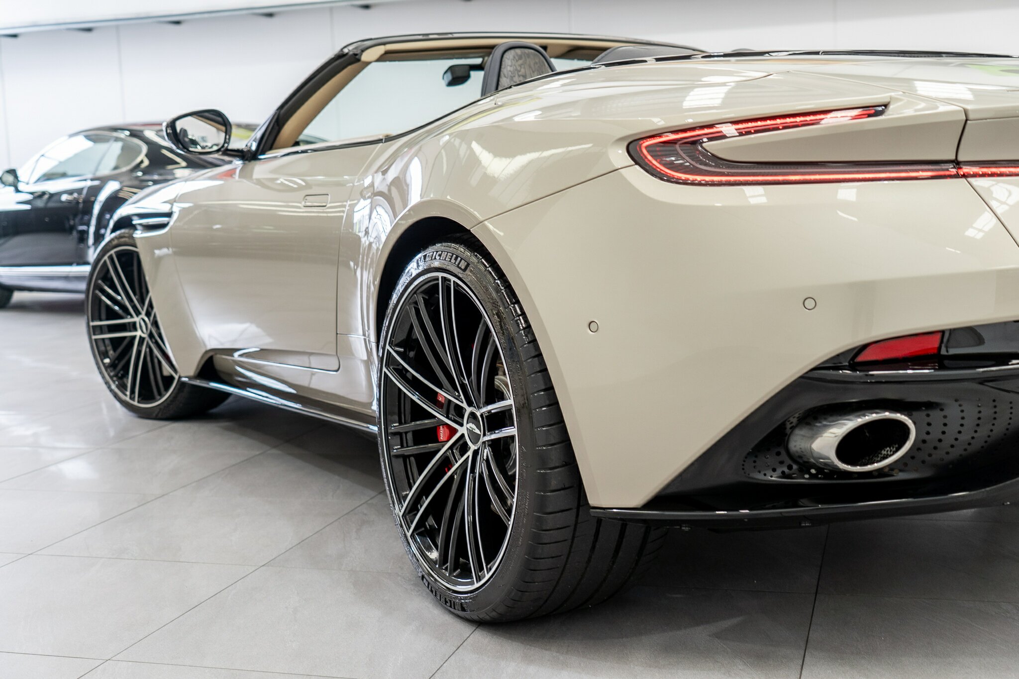 2021 ASTON MARTIN DB11 MY21 VOLANTE 8 SP AUTO STEPTRONIC SPRT 2D CONVERTIBLE