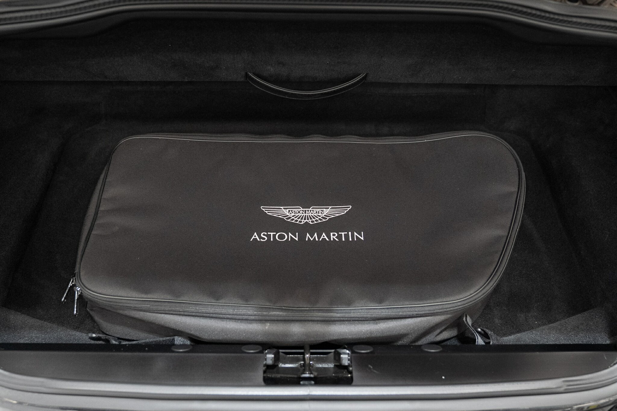 2021 ASTON MARTIN DB11 MY21 VOLANTE 8 SP AUTO STEPTRONIC SPRT 2D CONVERTIBLE