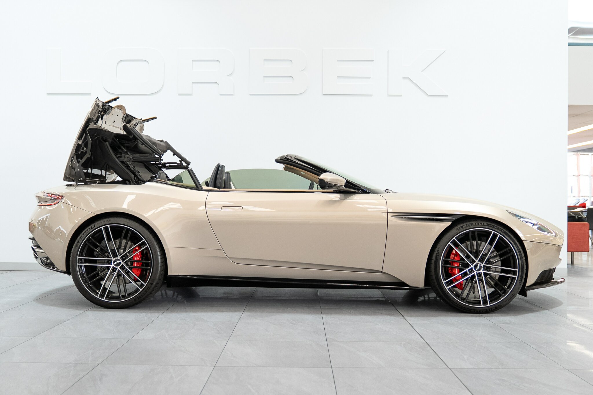 2021 ASTON MARTIN DB11 MY21 VOLANTE 8 SP AUTO STEPTRONIC SPRT 2D CONVERTIBLE