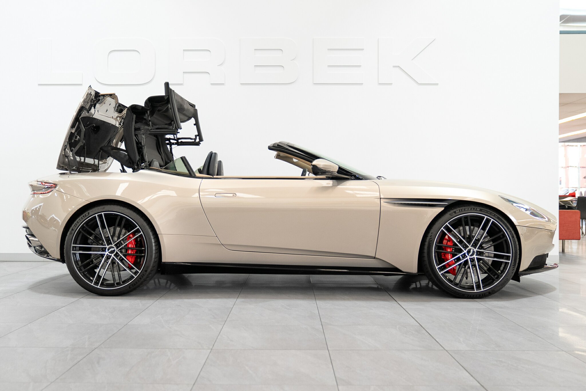 2021 ASTON MARTIN DB11 MY21 VOLANTE 8 SP AUTO STEPTRONIC SPRT 2D CONVERTIBLE