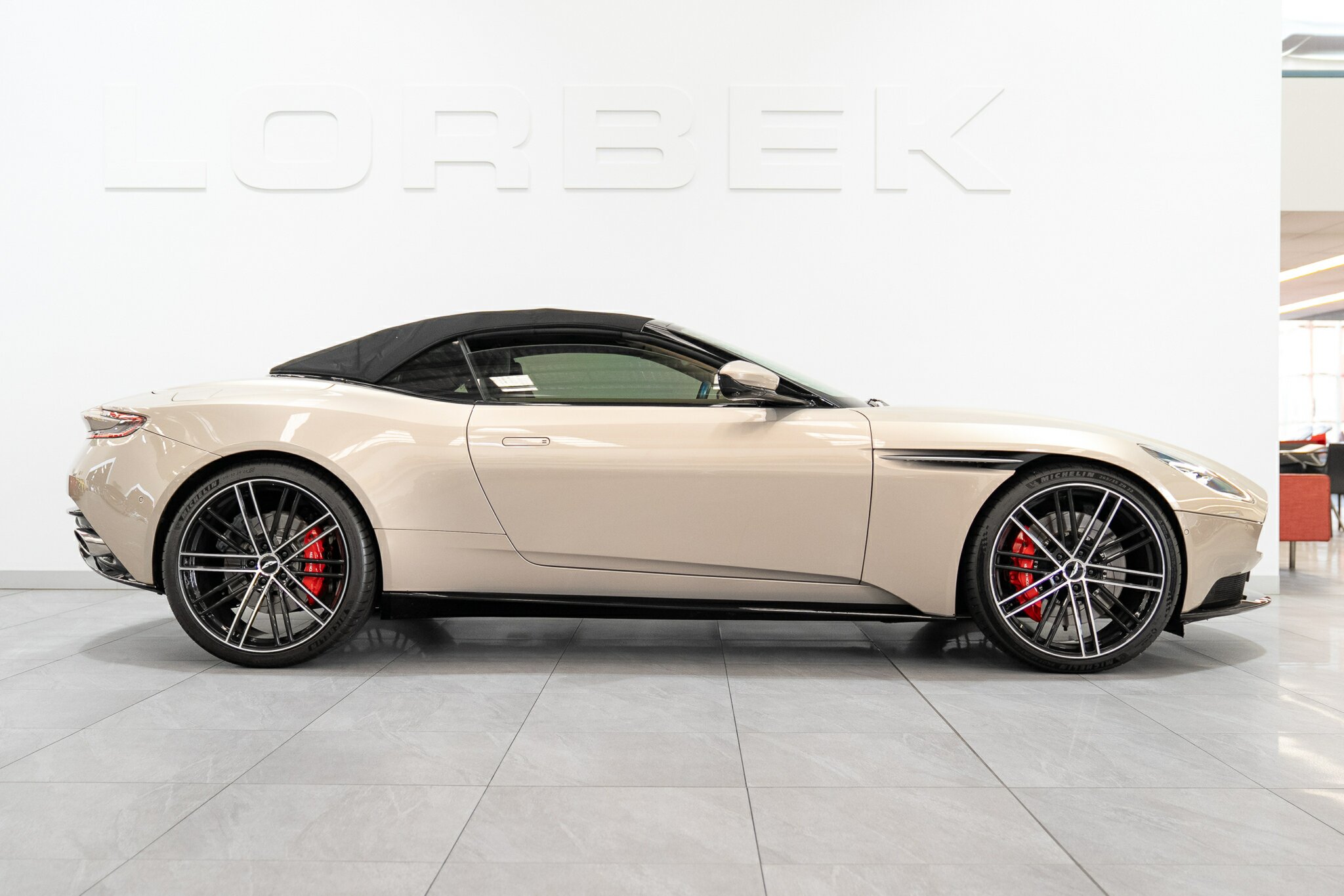 2021 ASTON MARTIN DB11 MY21 VOLANTE 8 SP AUTO STEPTRONIC SPRT 2D CONVERTIBLE