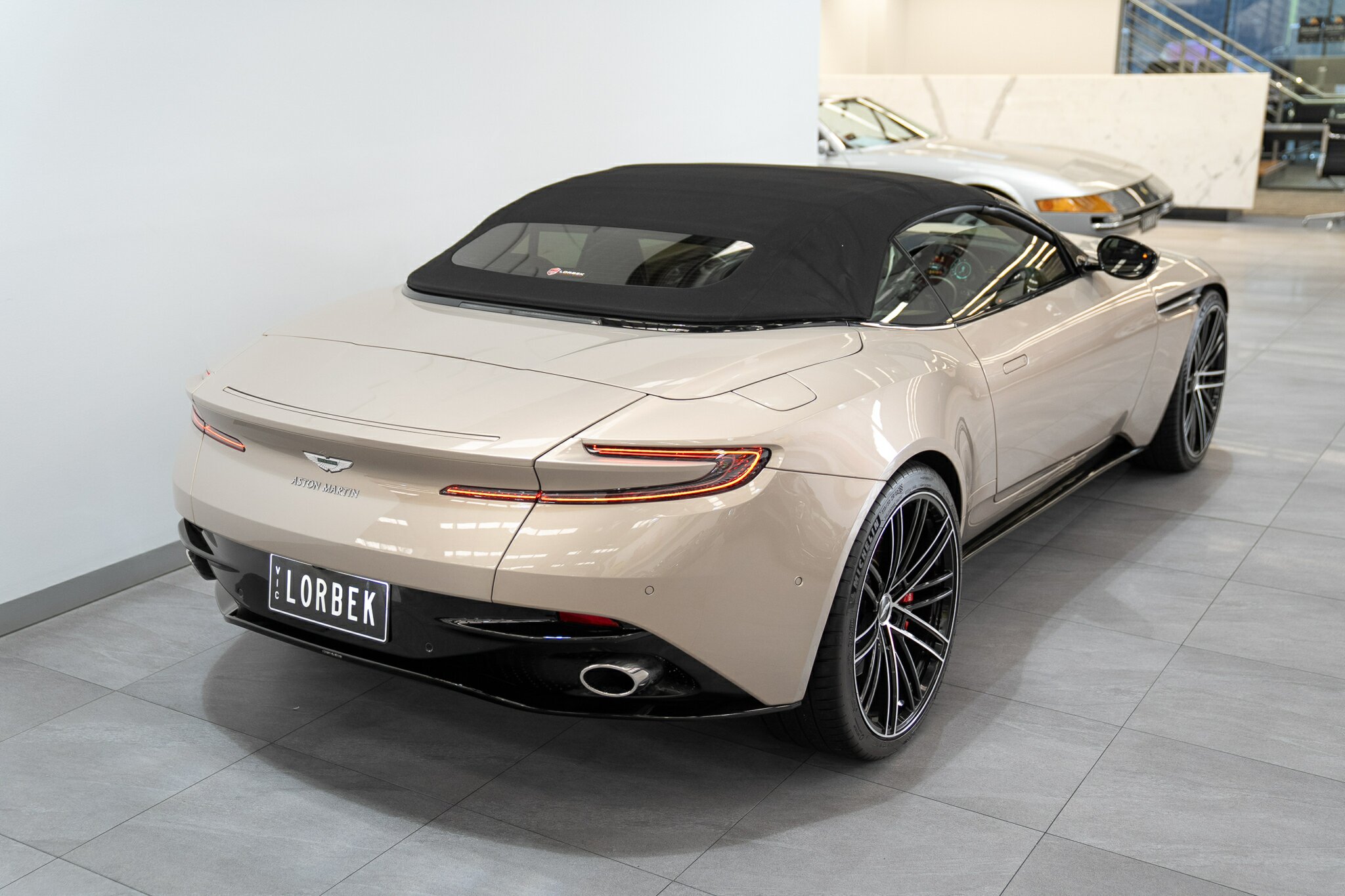2021 ASTON MARTIN DB11 MY21 VOLANTE 8 SP AUTO STEPTRONIC SPRT 2D CONVERTIBLE