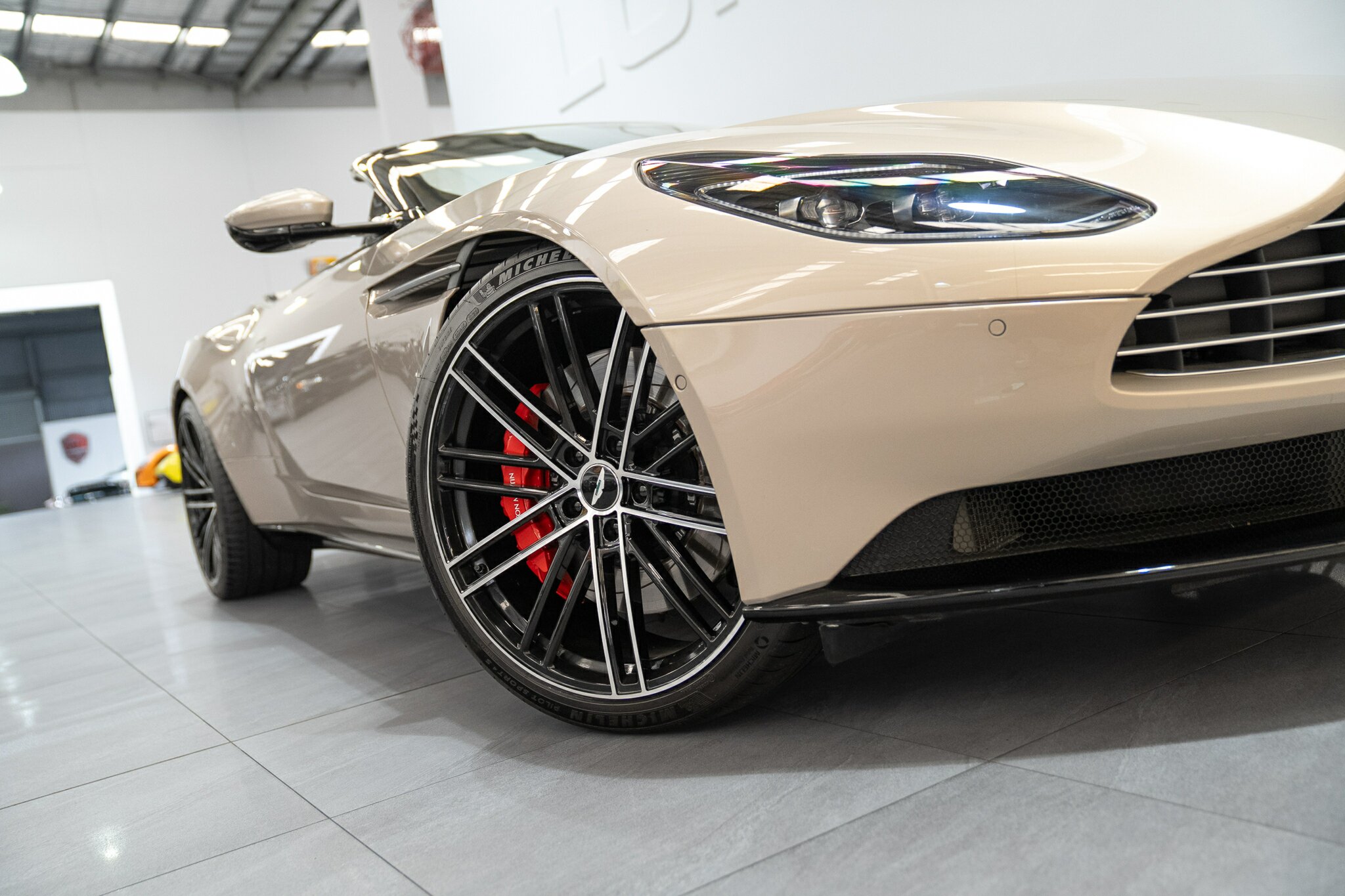 2021 ASTON MARTIN DB11 MY21 VOLANTE 8 SP AUTO STEPTRONIC SPRT 2D CONVERTIBLE