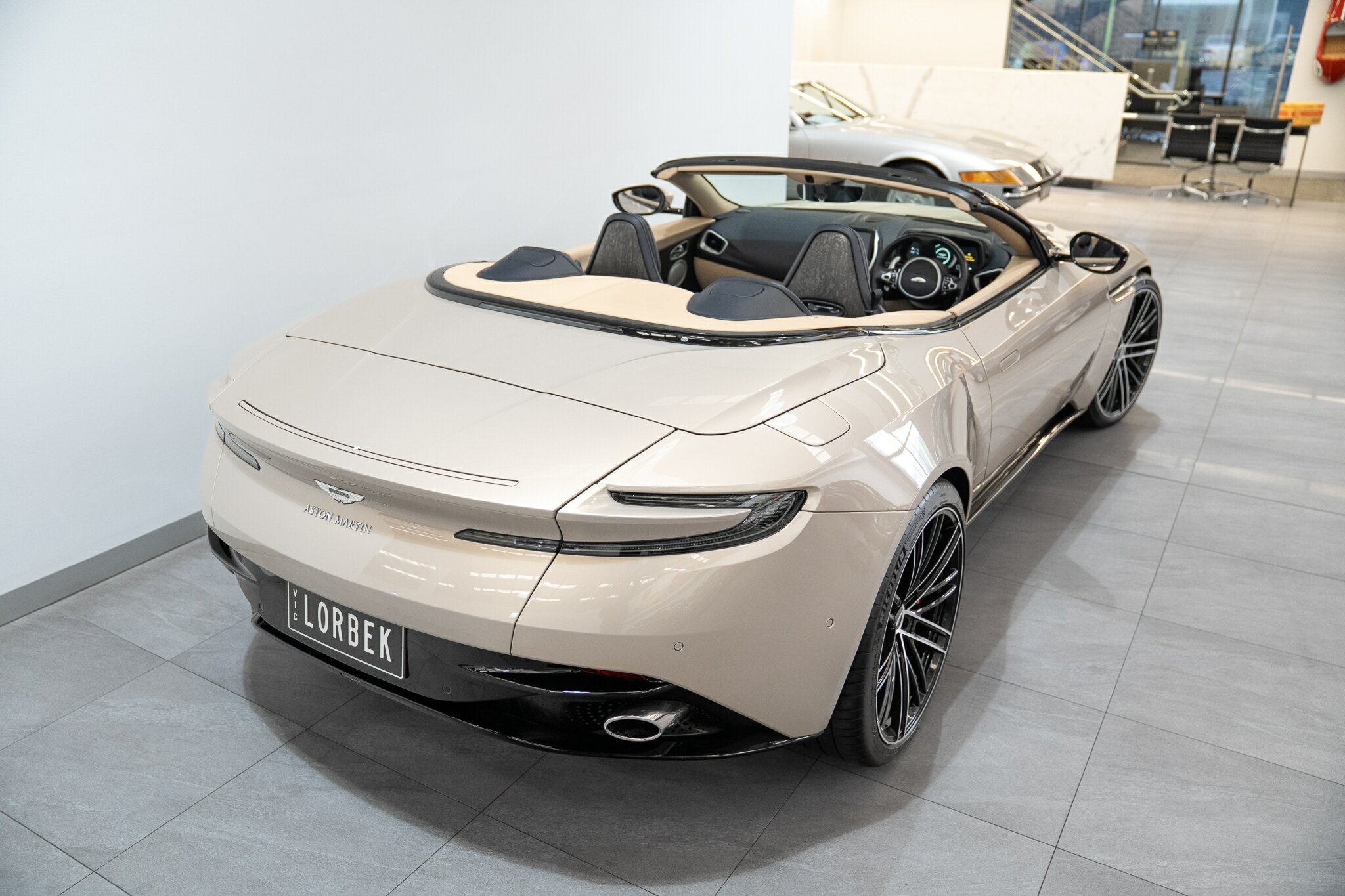 2021 ASTON MARTIN DB11 MY21 VOLANTE 8 SP AUTO STEPTRONIC SPRT 2D CONVERTIBLE