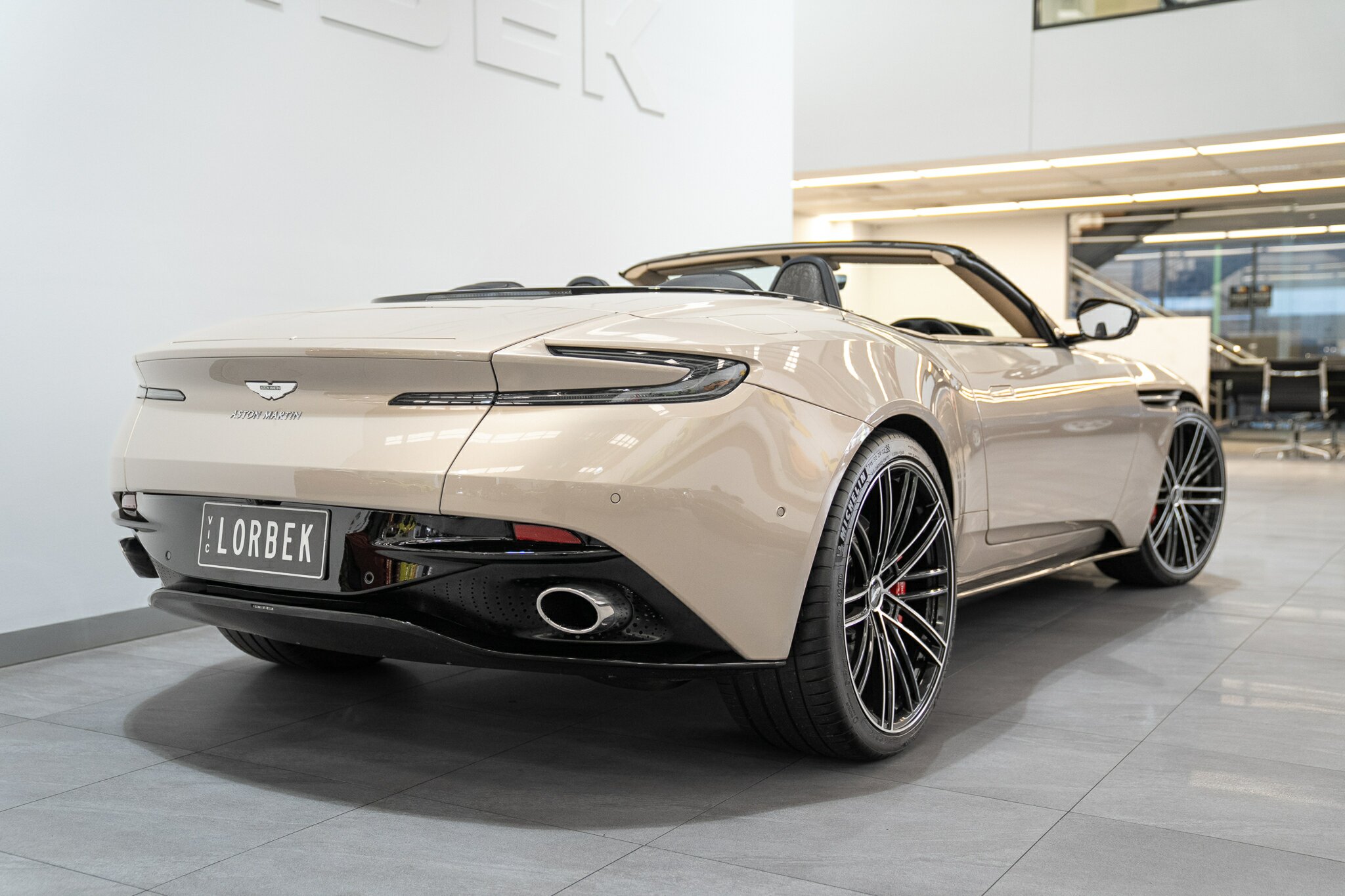2021 ASTON MARTIN DB11 MY21 VOLANTE 8 SP AUTO STEPTRONIC SPRT 2D CONVERTIBLE