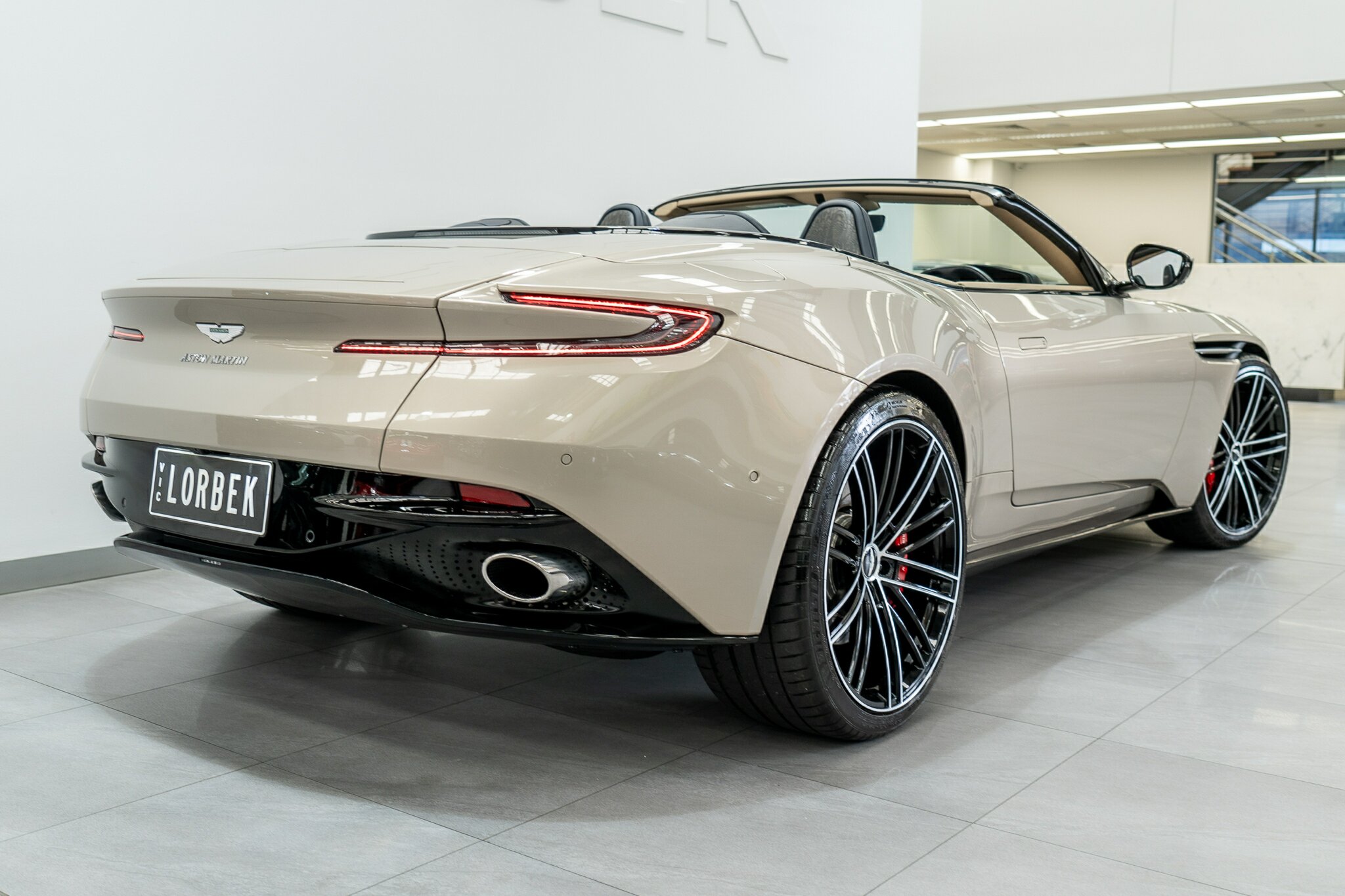 2021 ASTON MARTIN DB11 MY21 VOLANTE 8 SP AUTO STEPTRONIC SPRT 2D CONVERTIBLE