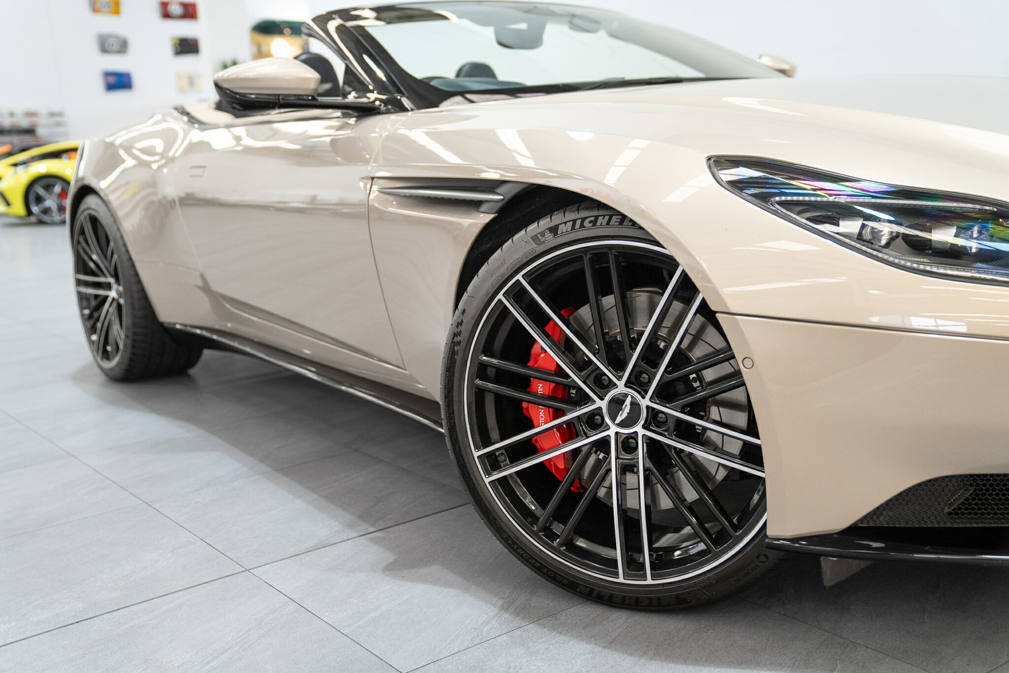 2021 ASTON MARTIN DB11 MY21 VOLANTE 8 SP AUTO STEPTRONIC SPRT 2D CONVERTIBLE