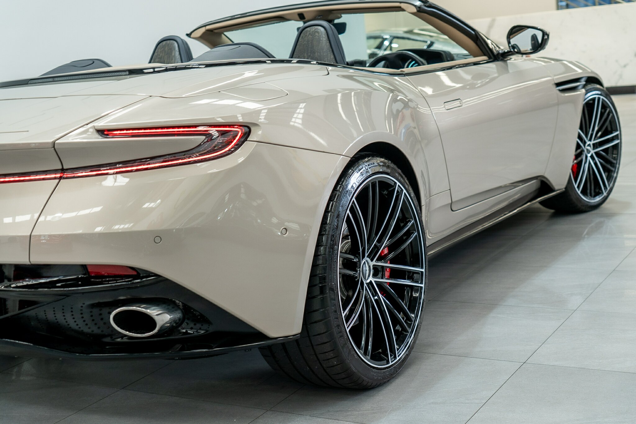 2021 ASTON MARTIN DB11 MY21 VOLANTE 8 SP AUTO STEPTRONIC SPRT 2D CONVERTIBLE
