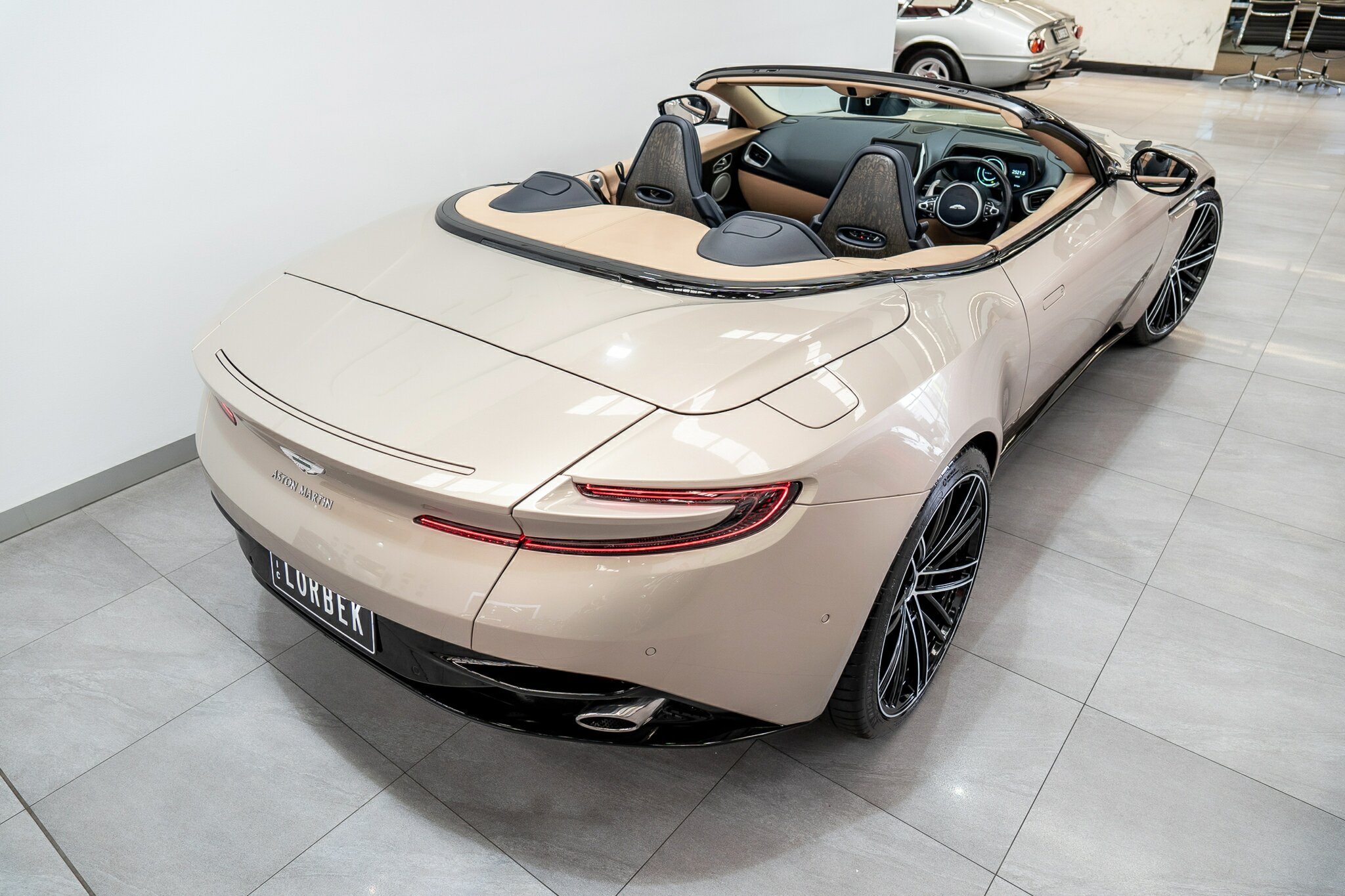 2021 ASTON MARTIN DB11 MY21 VOLANTE 8 SP AUTO STEPTRONIC SPRT 2D CONVERTIBLE