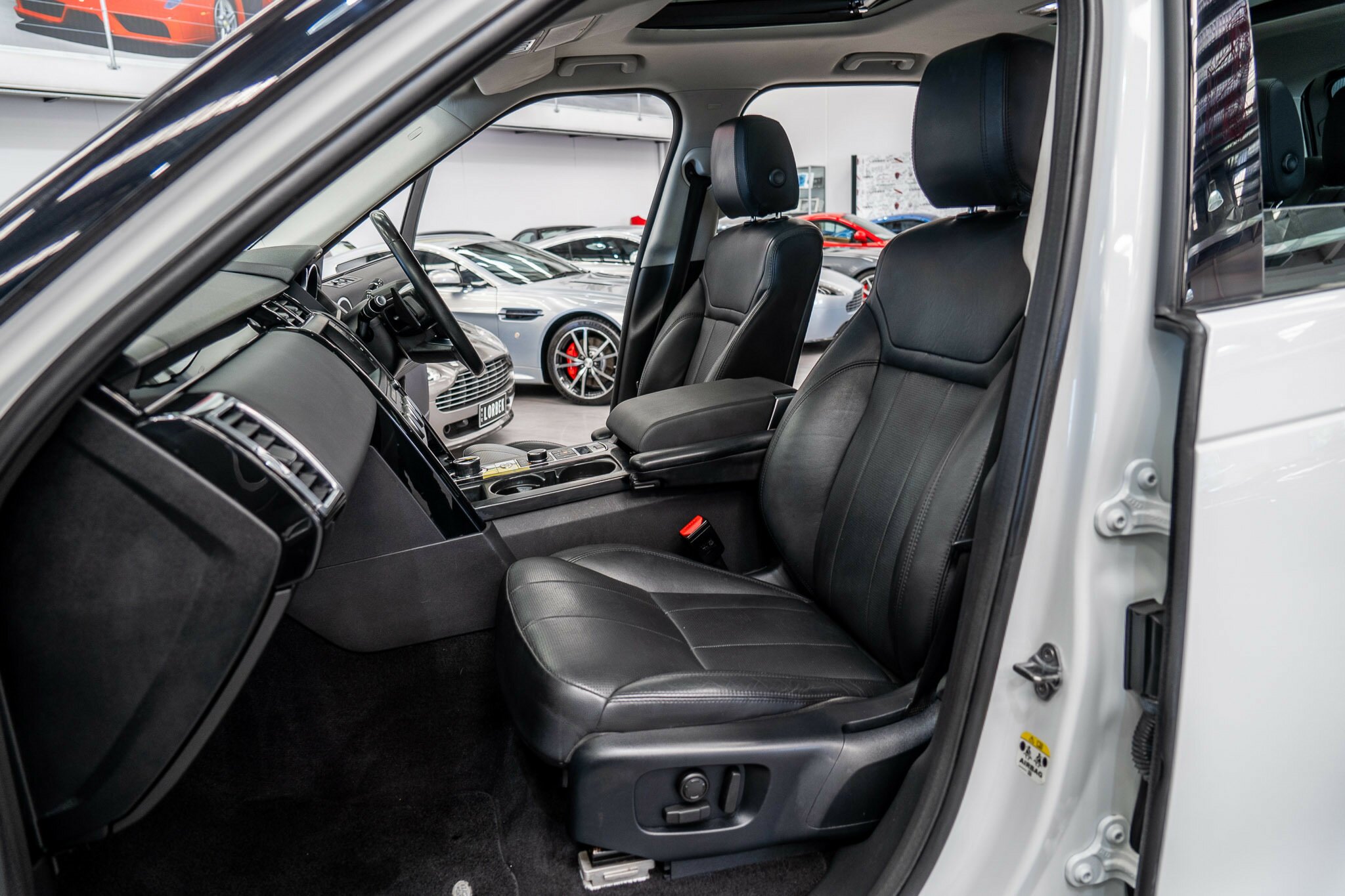 2017 LAND ROVER DISCOVERY MY17 TD6 SE 8 SP AUTOMATIC 4D WAGON