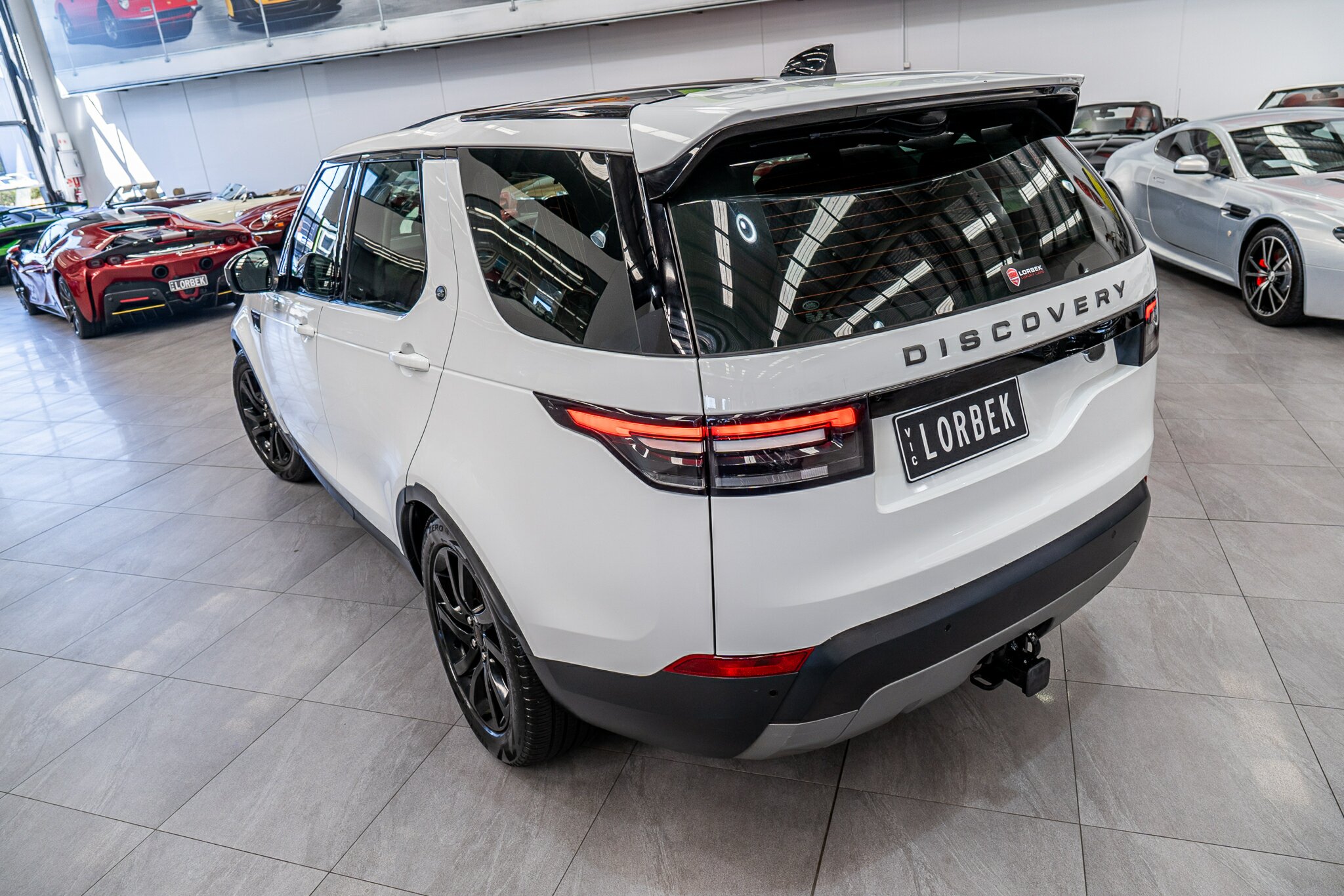 2017 LAND ROVER DISCOVERY MY17 TD6 SE 8 SP AUTOMATIC 4D WAGON