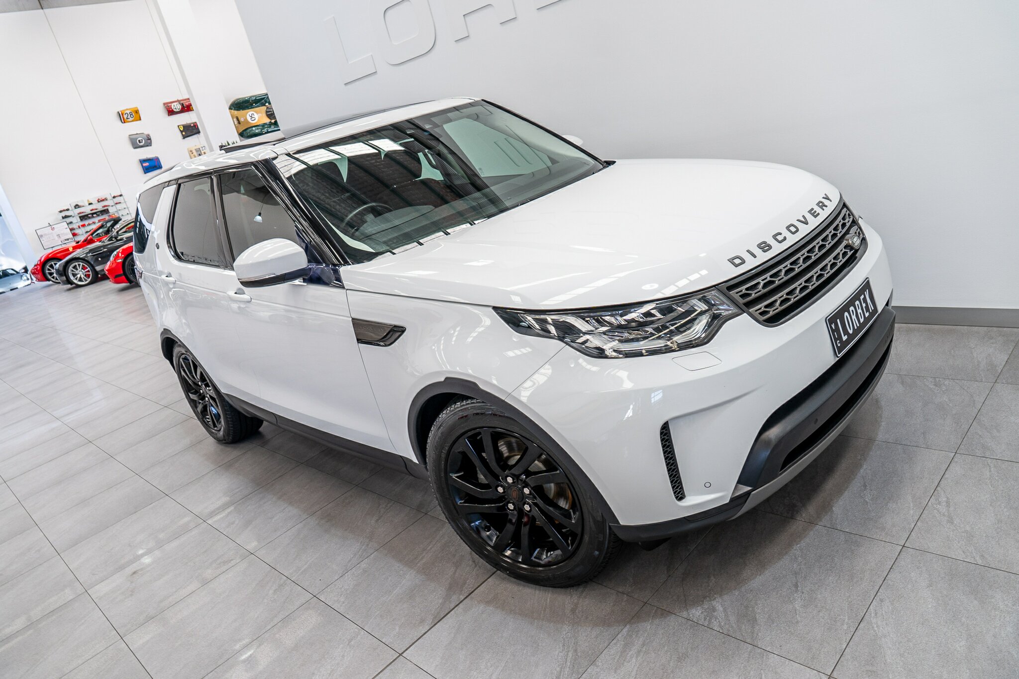 2017 LAND ROVER DISCOVERY MY17 TD6 SE 8 SP AUTOMATIC 4D WAGON