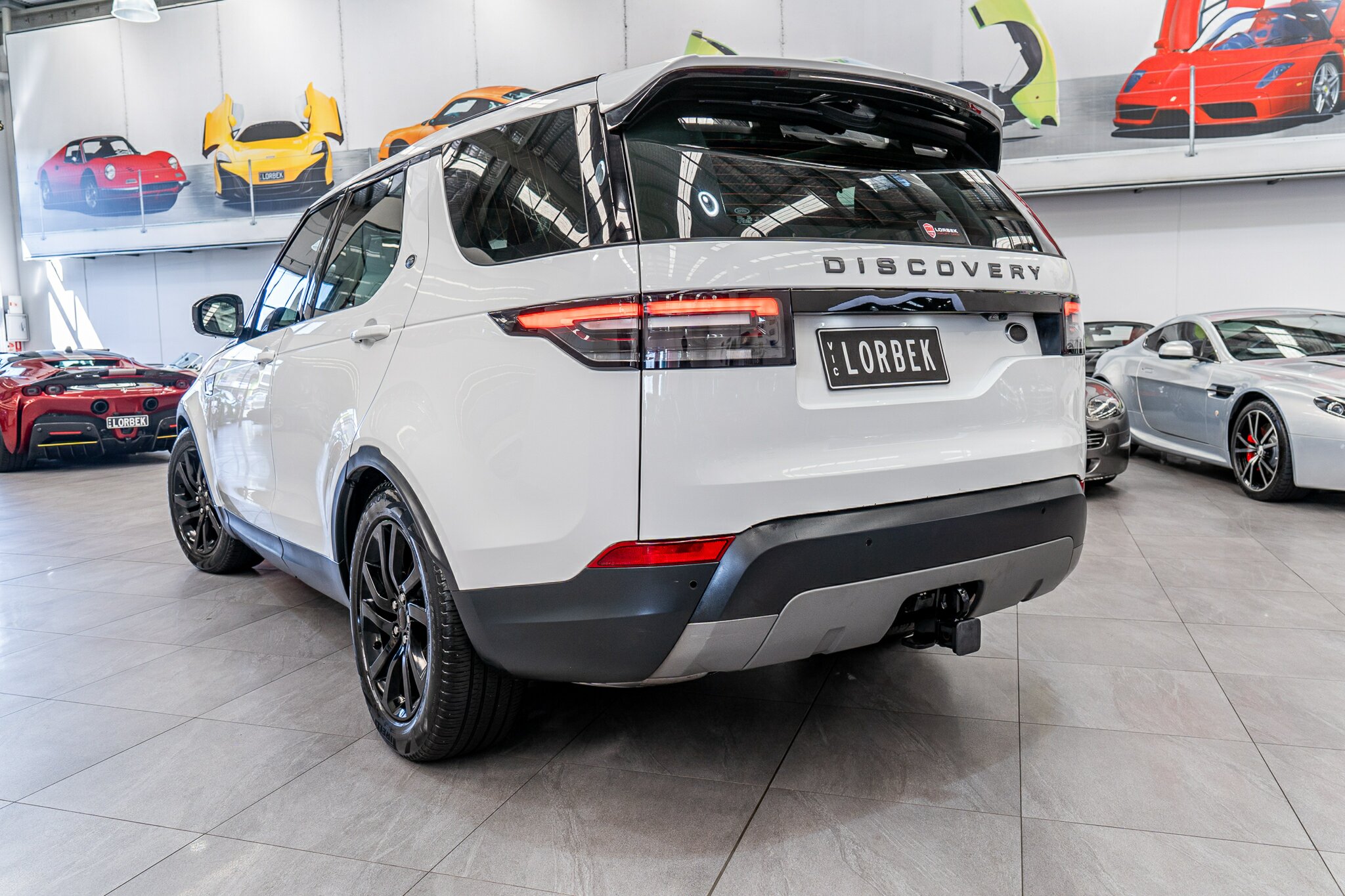 2017 LAND ROVER DISCOVERY MY17 TD6 SE 8 SP AUTOMATIC 4D WAGON