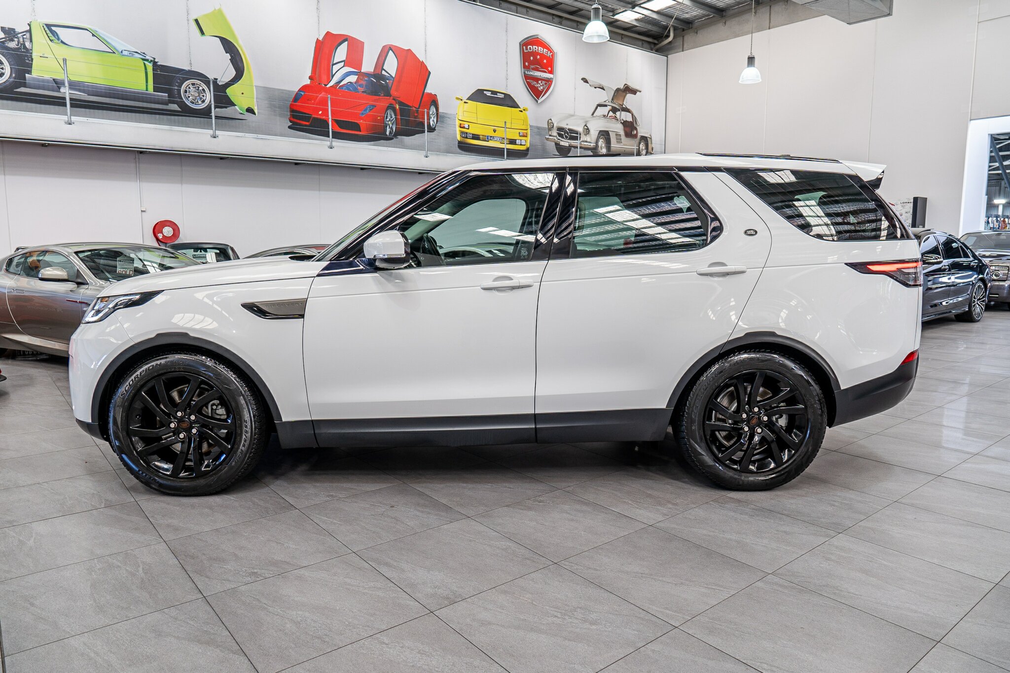2017 LAND ROVER DISCOVERY MY17 TD6 SE 8 SP AUTOMATIC 4D WAGON