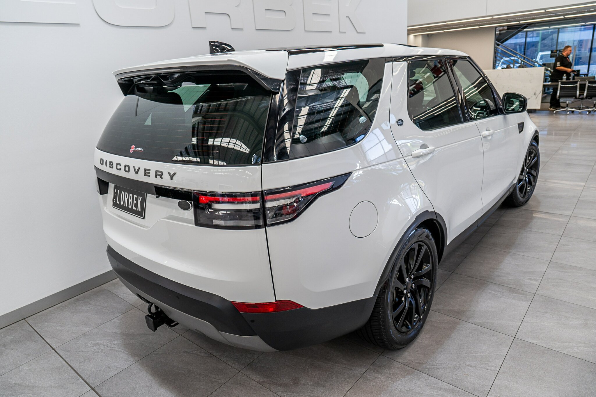 2017 LAND ROVER DISCOVERY MY17 TD6 SE 8 SP AUTOMATIC 4D WAGON