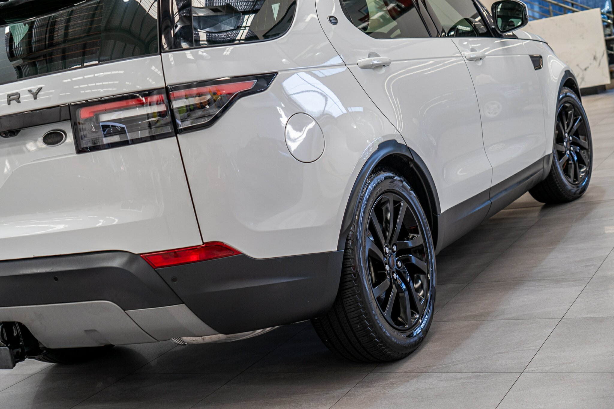 2017 LAND ROVER DISCOVERY MY17 TD6 SE 8 SP AUTOMATIC 4D WAGON