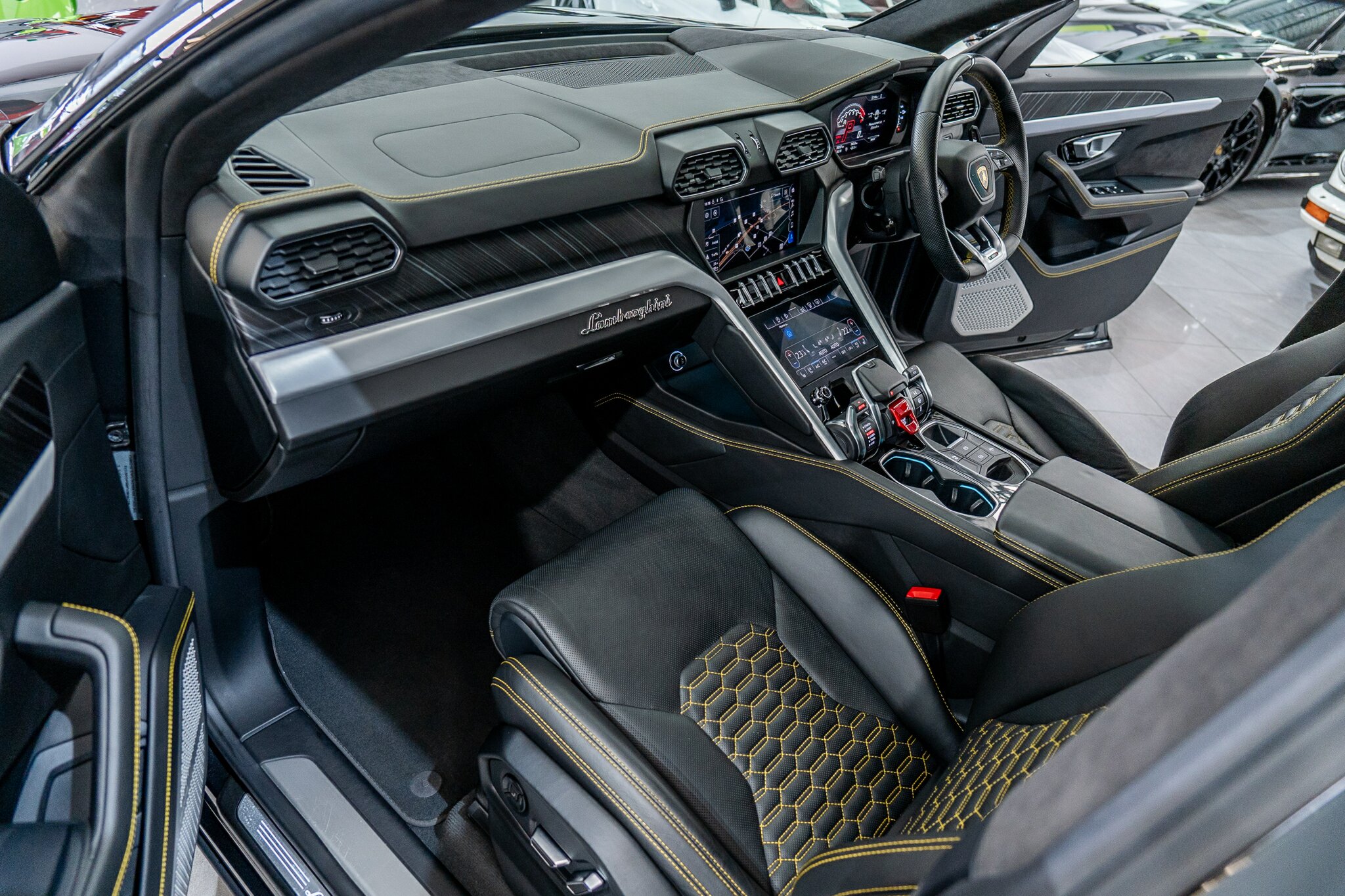 2019 LAMBORGHINI URUS 636 MY19 5 SEAT 8 SP AUTOMATIC 4D WAGON