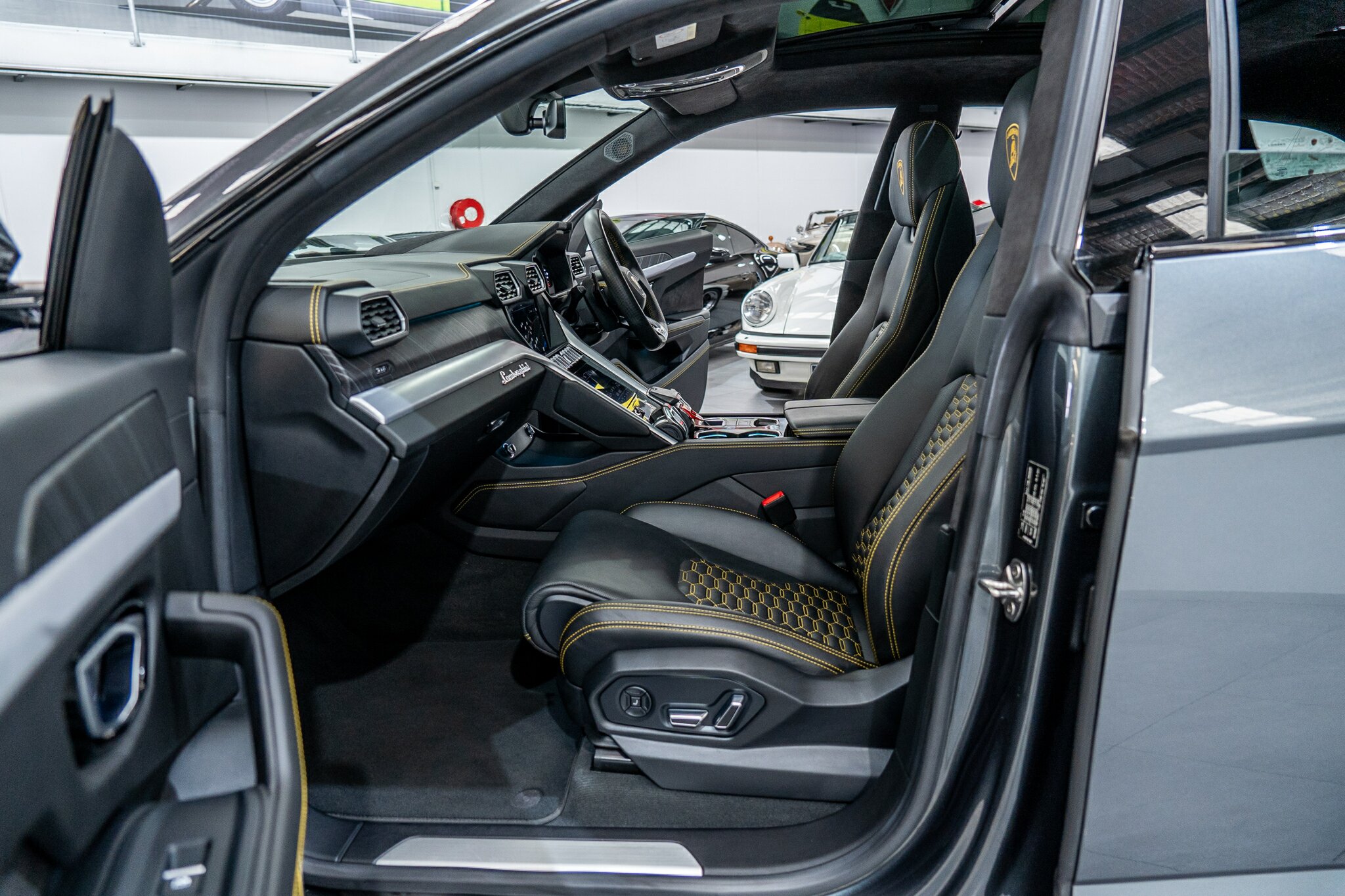 2019 LAMBORGHINI URUS 636 MY19 5 SEAT 8 SP AUTOMATIC 4D WAGON