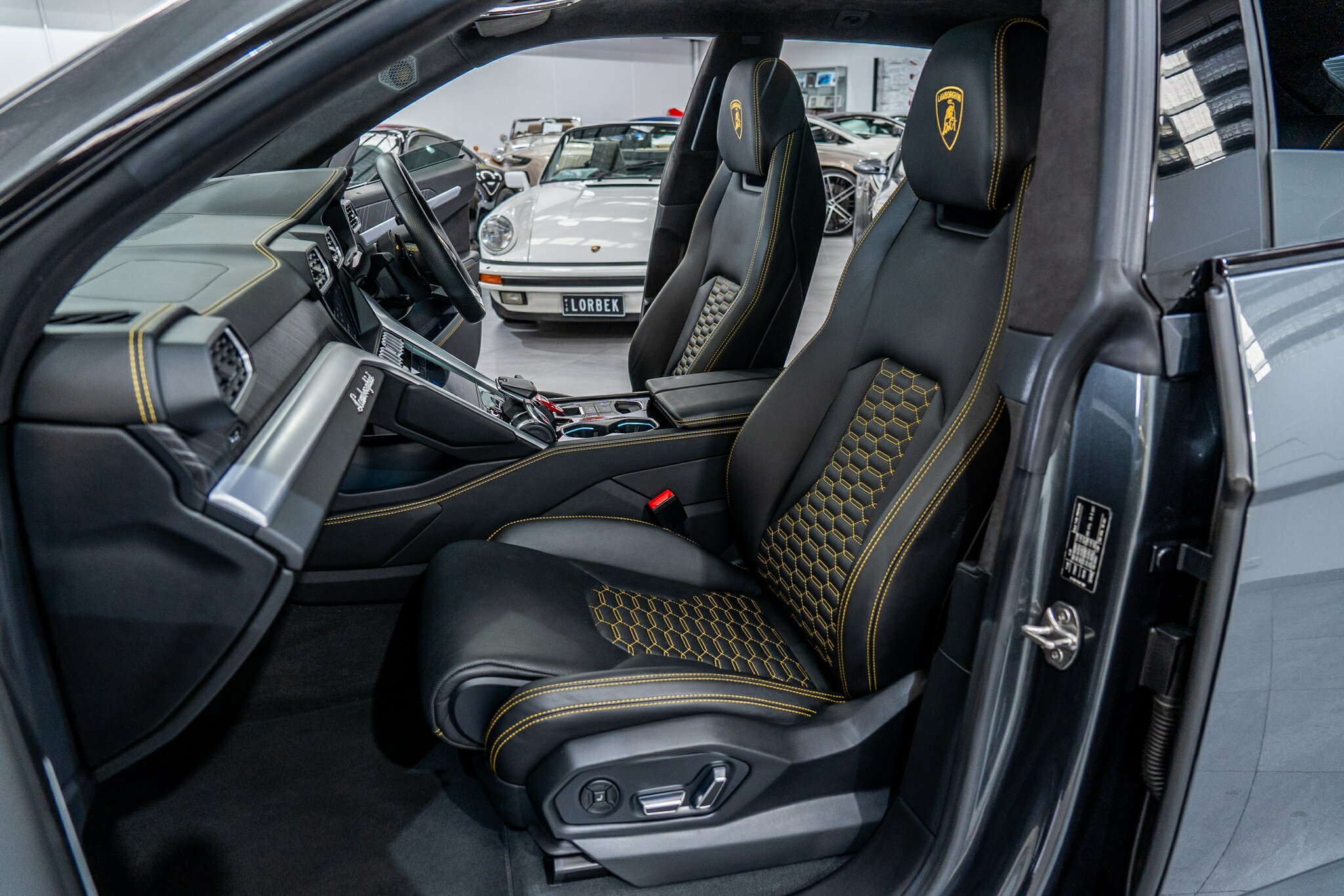 2019 LAMBORGHINI URUS 636 MY19 5 SEAT 8 SP AUTOMATIC 4D WAGON