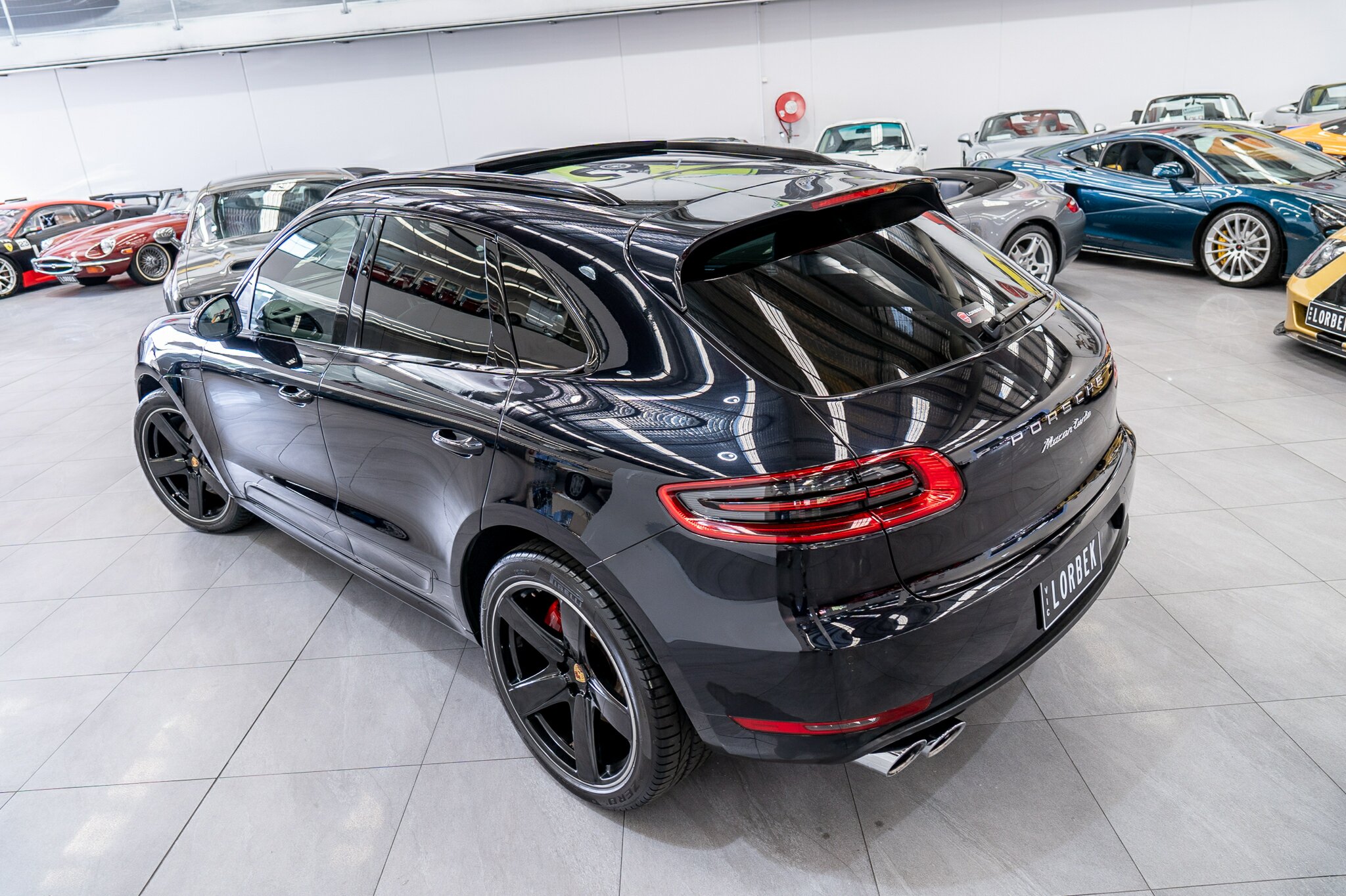2017 PORSCHE MACAN 95B MY18 TURBO (PERF PACK) 7 SP AUTO DUAL CLUTCH 4D WAGON