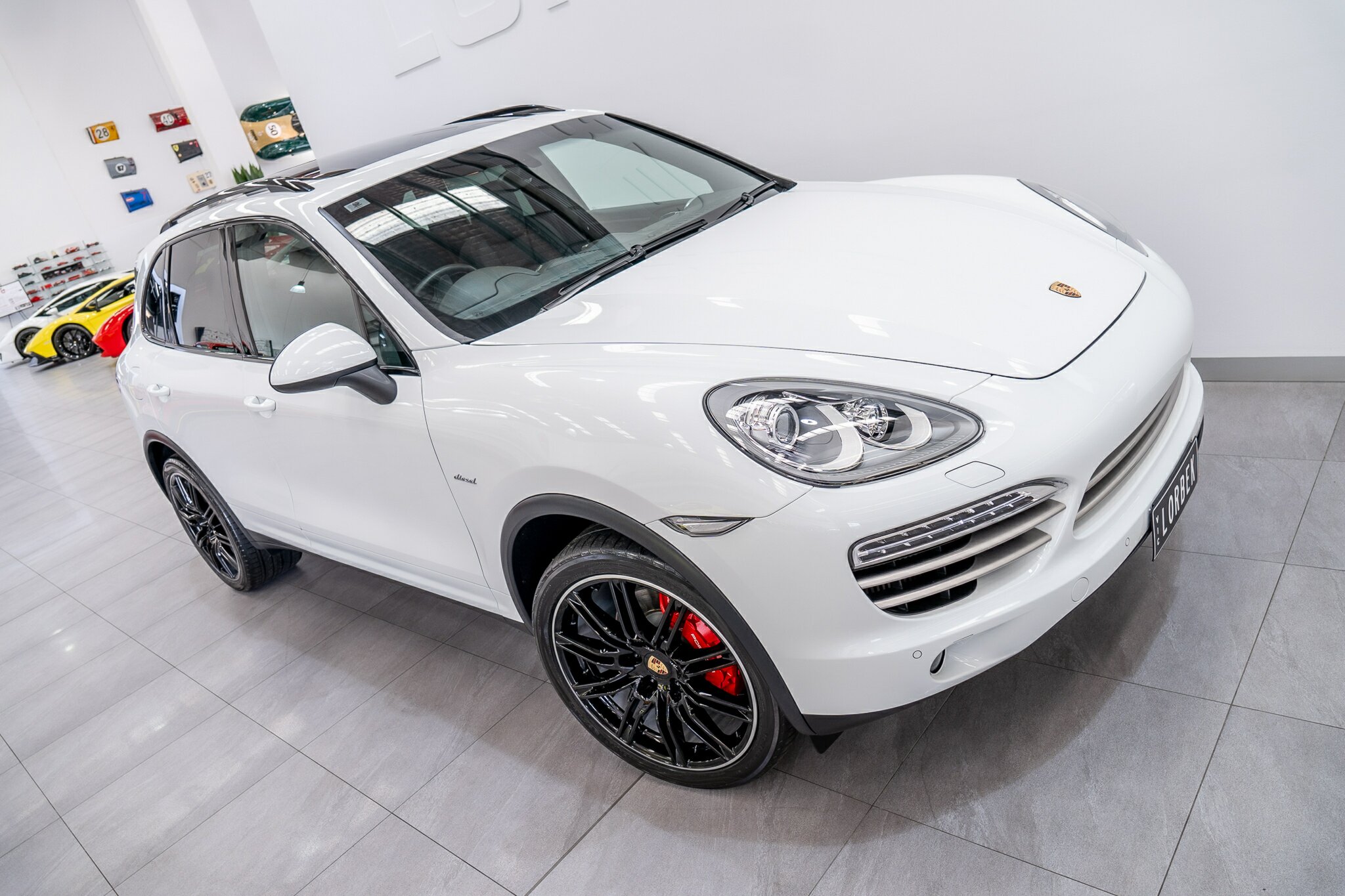 2014 PORSCHE CAYENNE SERIES 2 DIESEL PLATINUM EDITION 8 SP AUTOMATIC TIPTRONIC 4D WAGON