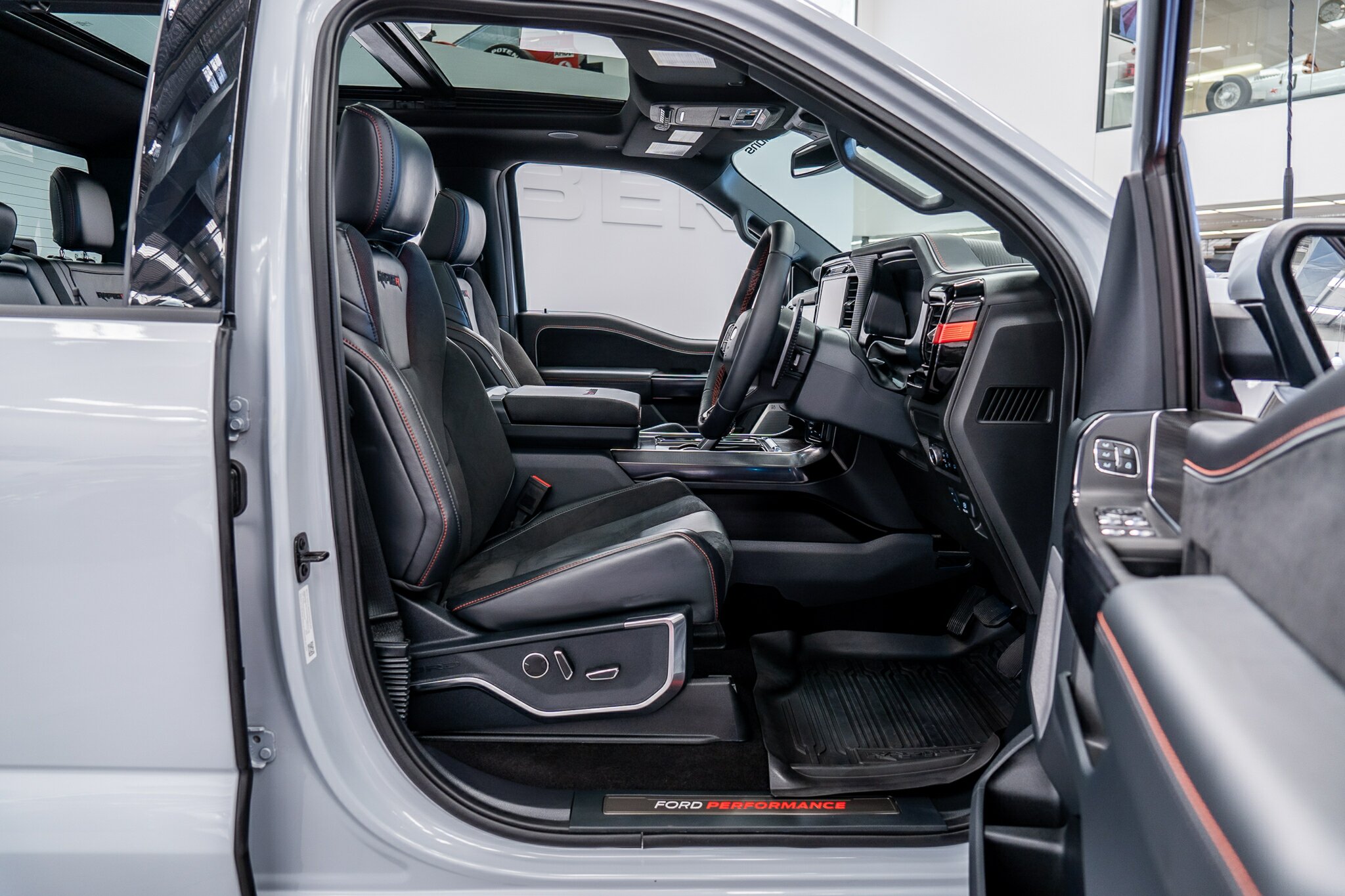 2025 FORD F150 RAPTOR R 10 SP AUTOMATIC 4D UTILITY