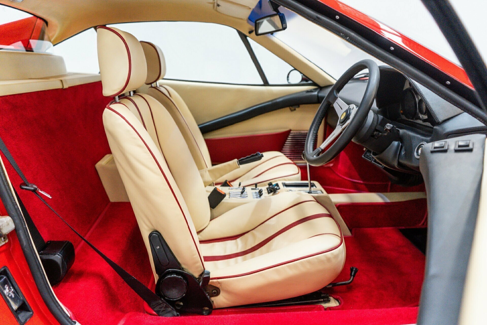 1977 FERRARI 308 GTB 5 SP MANUAL 2D COUPE