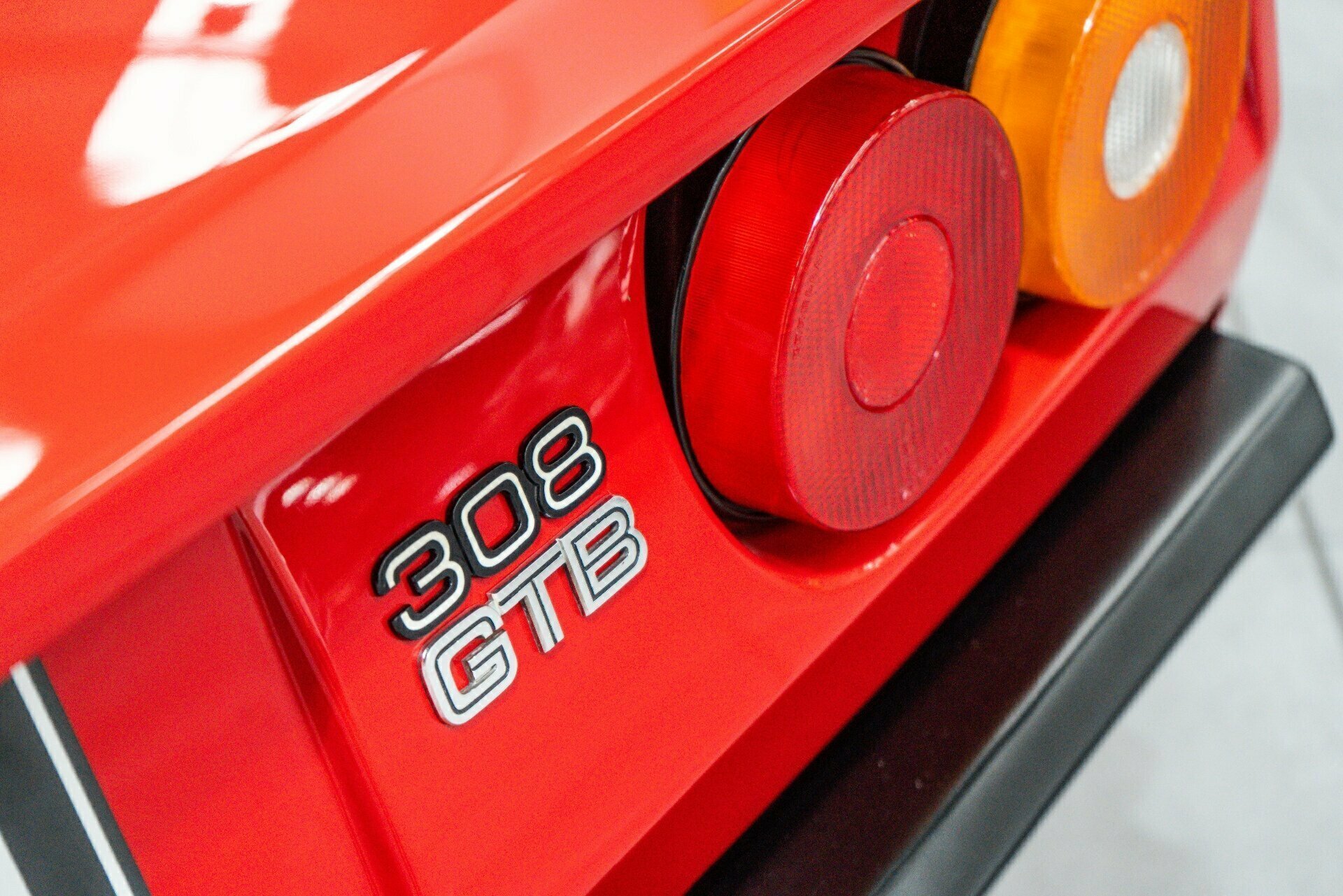 1977 FERRARI 308 GTB 5 SP MANUAL 2D COUPE