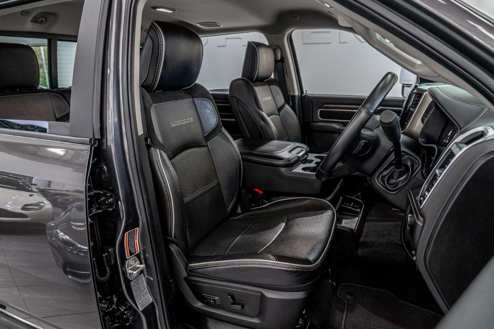 2023 RAM 2500 DJII LARAMIE 6 SP AUTOMATIC CREW CAB UTILITY