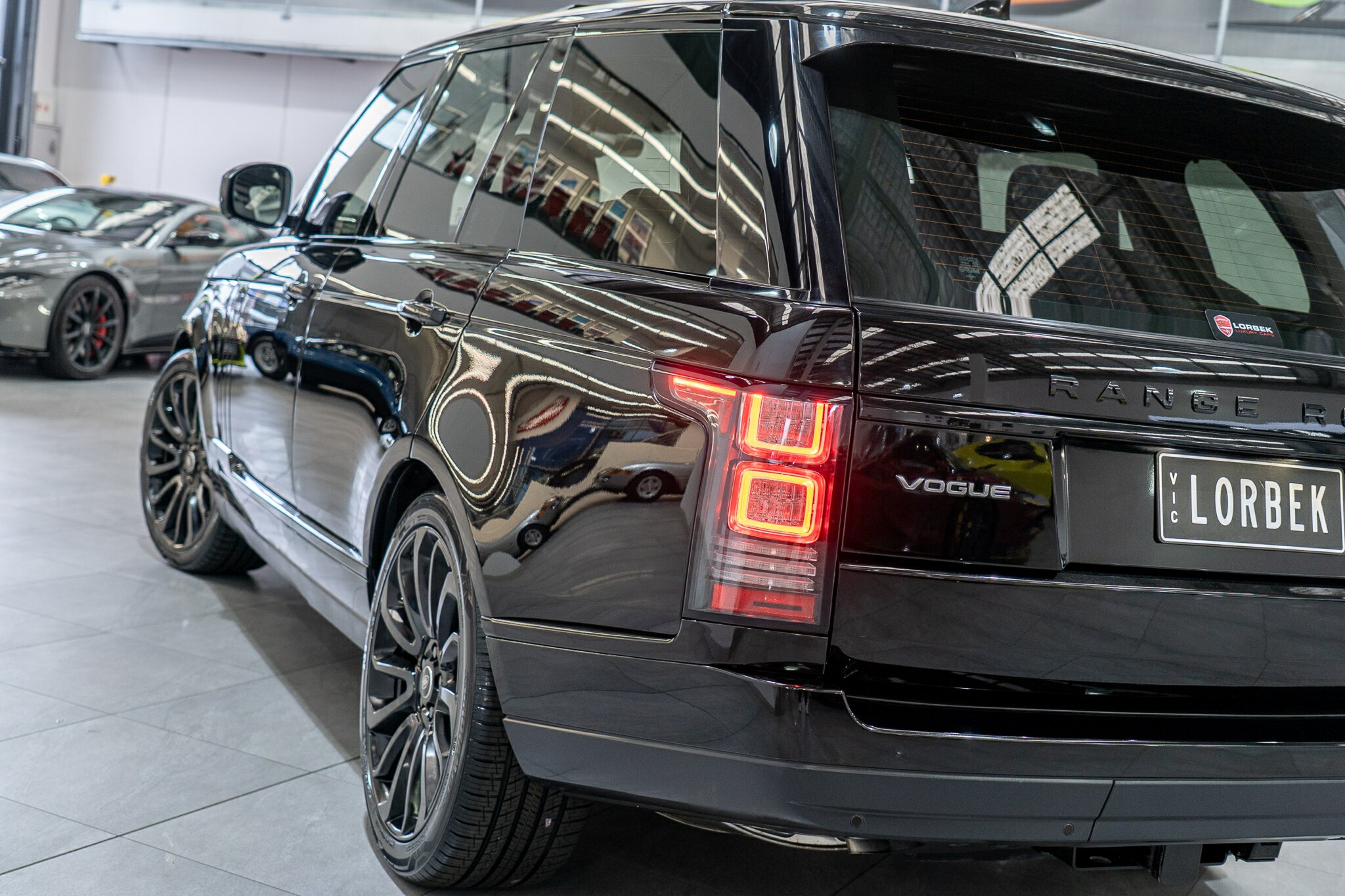 2016 RANGE ROVER RANGE ROVER LG MY17 VOGUE TDV6 8 SP AUTOMATIC 4D WAGON