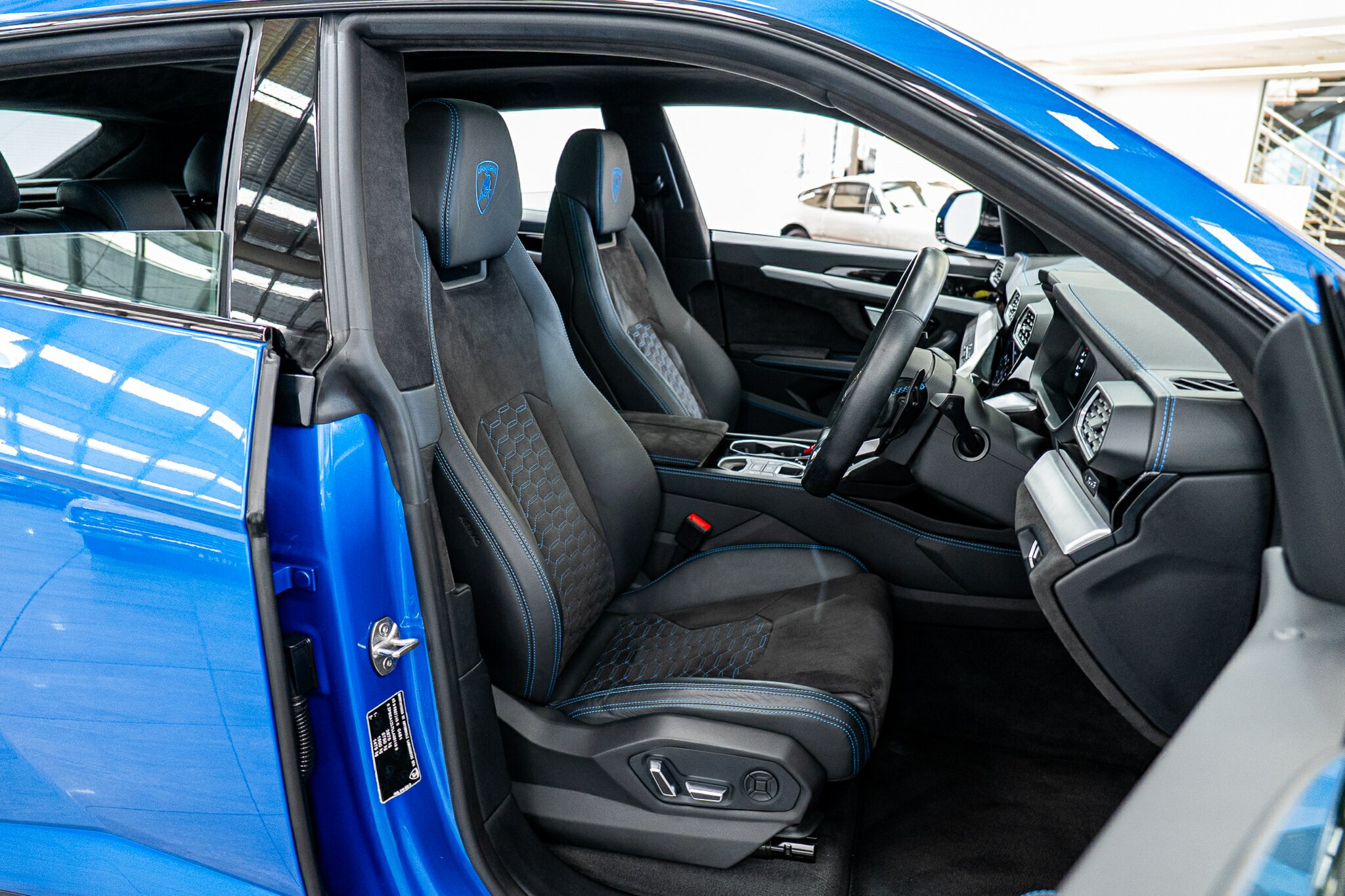 2019 LAMBORGHINI URUS 636 MY19 4 SEAT 8 SP AUTOMATIC 4D WAGON
