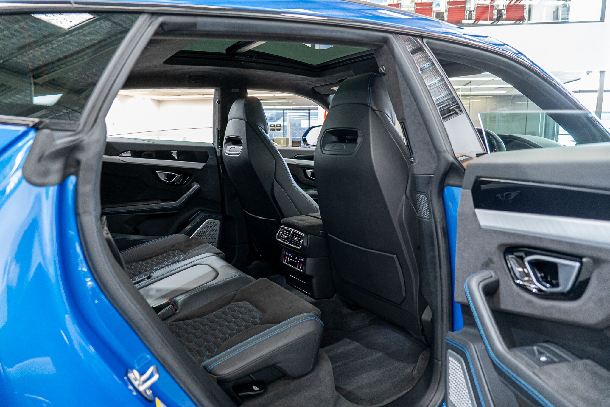 2019 LAMBORGHINI URUS 636 MY19 4 SEAT 8 SP AUTOMATIC 4D WAGON