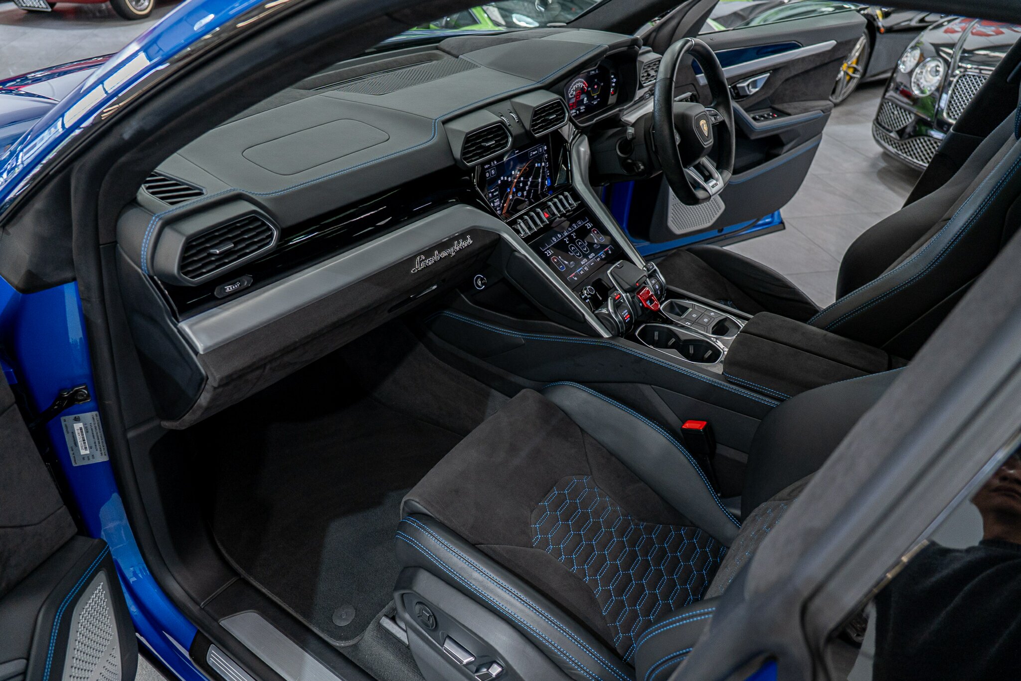 2019 LAMBORGHINI URUS 636 MY19 4 SEAT 8 SP AUTOMATIC 4D WAGON