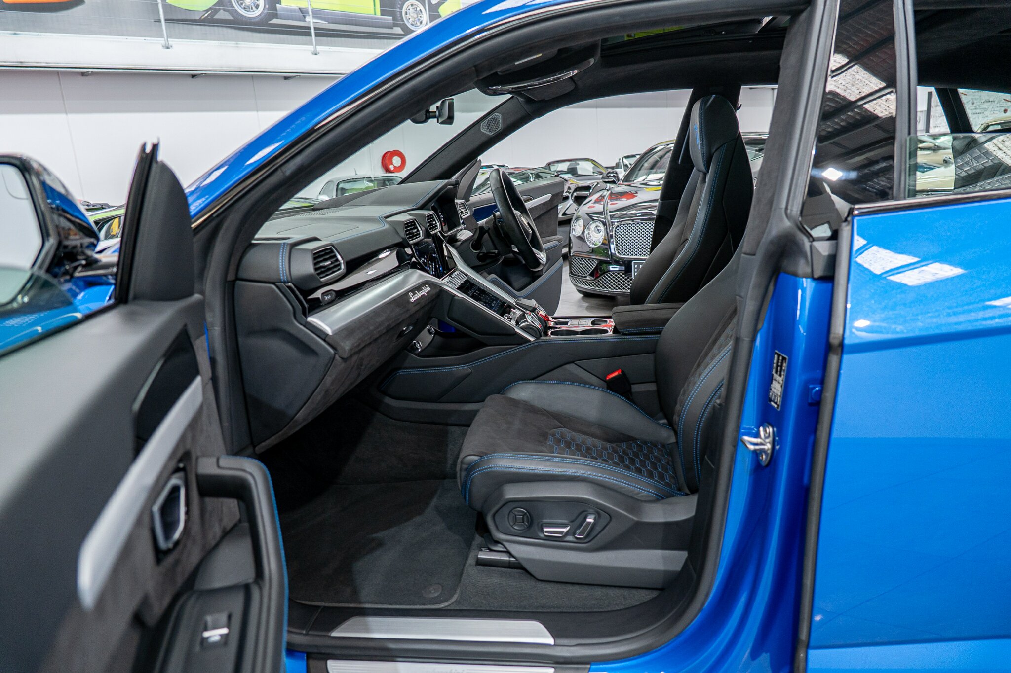 2019 LAMBORGHINI URUS 636 MY19 4 SEAT 8 SP AUTOMATIC 4D WAGON