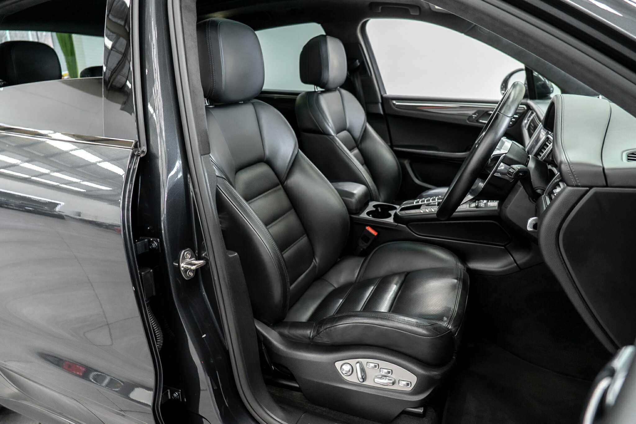 2016 PORSCHE MACAN MY17 TURBO 7 SP AUTO DUAL CLUTCH 4D WAGON