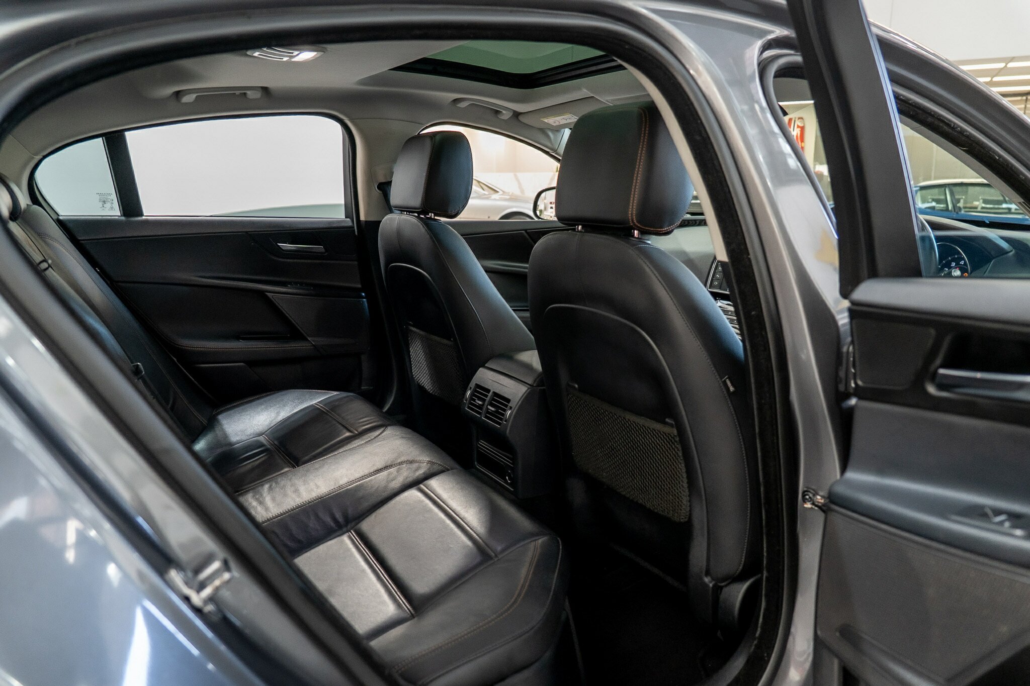 2015 JAGUAR XE 25t PRESTIGE 8 SP AUTOMATIC 4D SEDAN