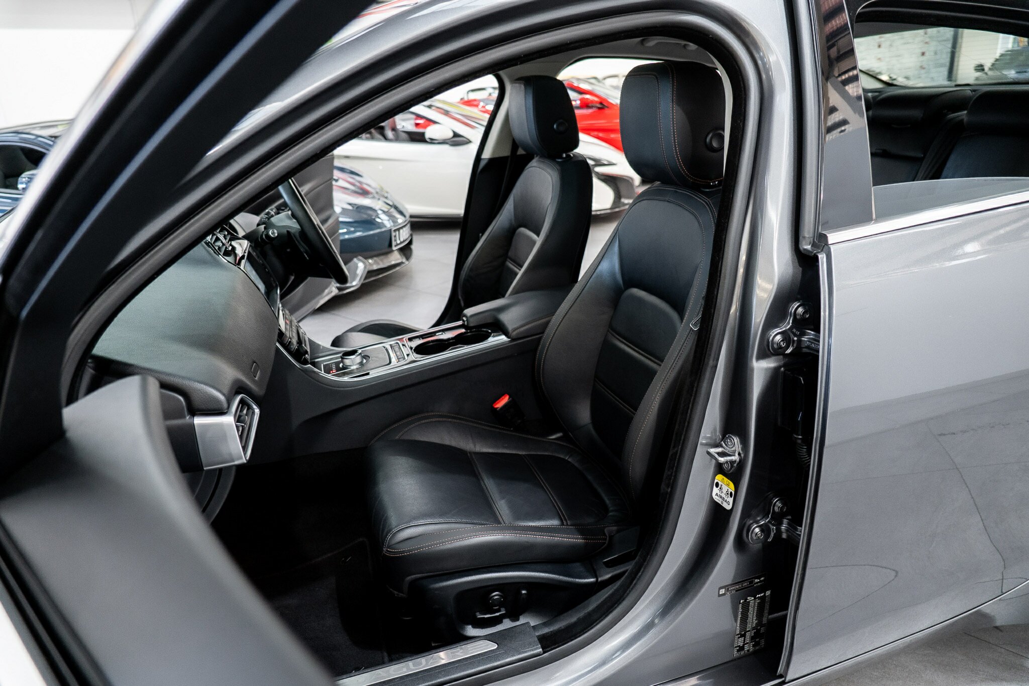 2015 JAGUAR XE 25t PRESTIGE 8 SP AUTOMATIC 4D SEDAN