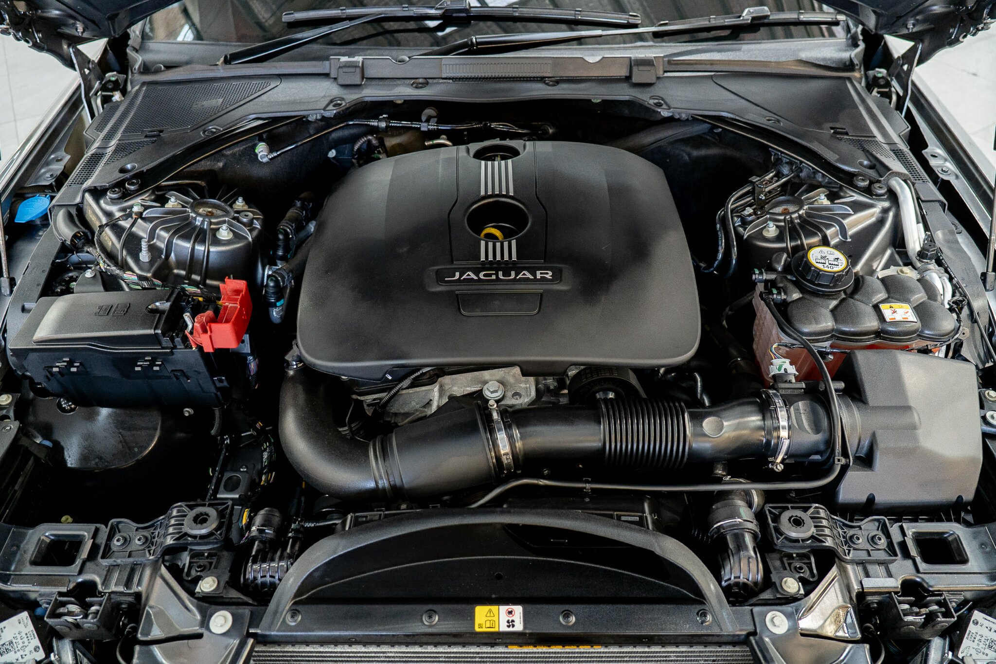 2015 JAGUAR XE 25t PRESTIGE 8 SP AUTOMATIC 4D SEDAN