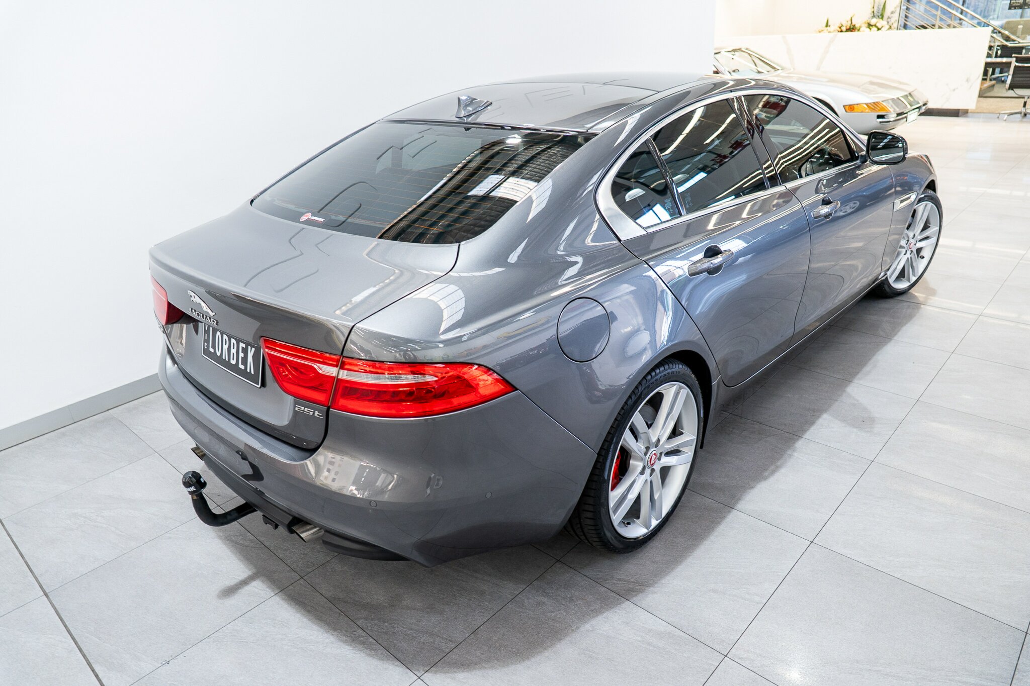 2015 JAGUAR XE 25t PRESTIGE 8 SP AUTOMATIC 4D SEDAN