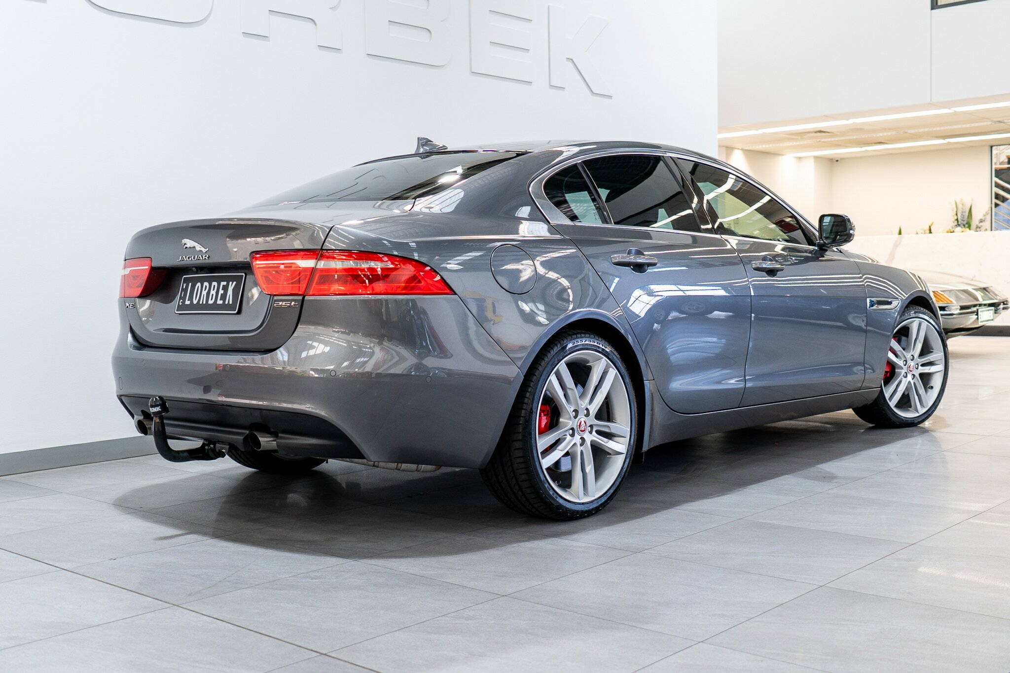 2015 JAGUAR XE 25t PRESTIGE 8 SP AUTOMATIC 4D SEDAN