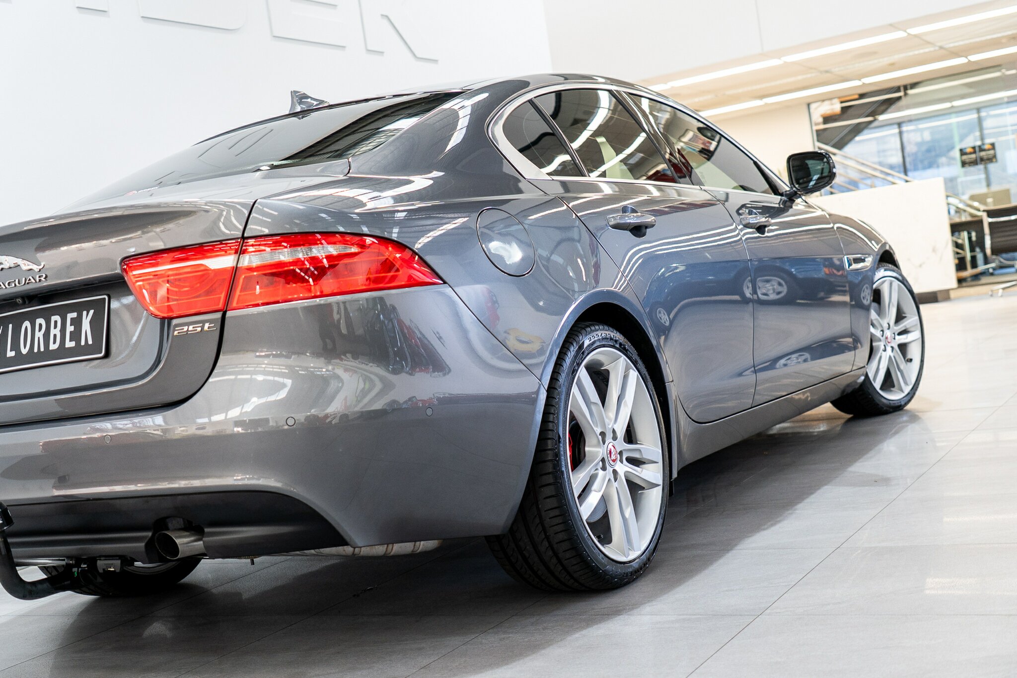 2015 JAGUAR XE 25t PRESTIGE 8 SP AUTOMATIC 4D SEDAN