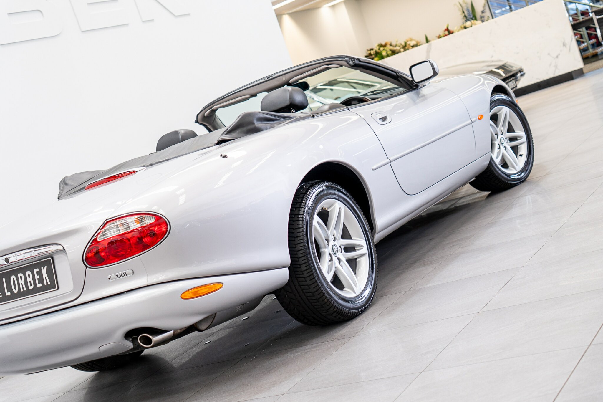 2002 JAGUAR XK8 MY03 6 SP AUTOMATIC 2D CONVERTIBLE