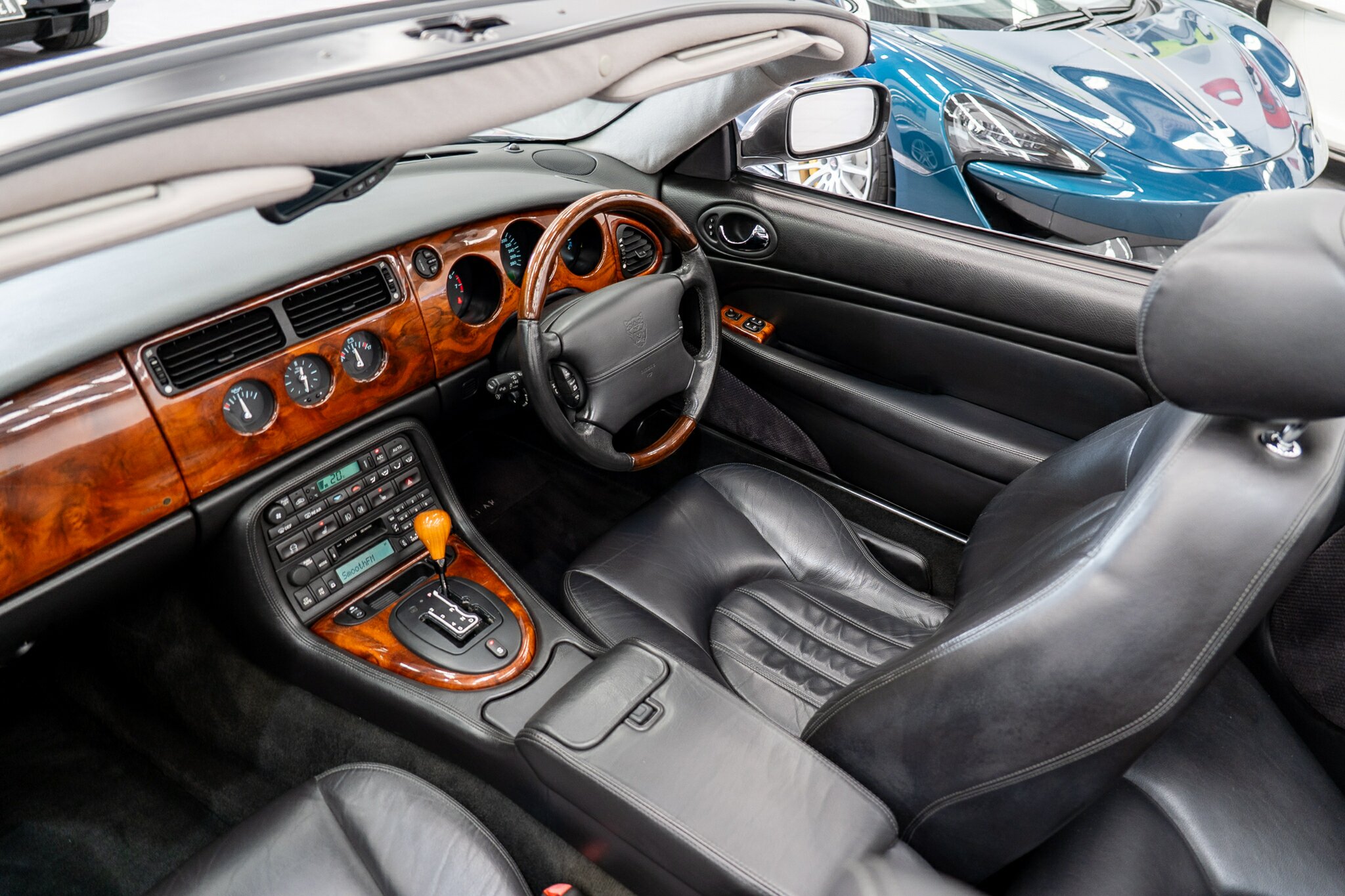 2002 JAGUAR XK8 MY03 6 SP AUTOMATIC 2D CONVERTIBLE