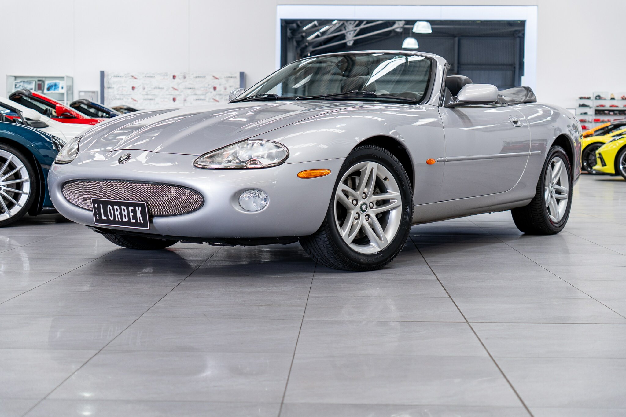 2002 JAGUAR XK8 MY03 6 SP AUTOMATIC 2D CONVERTIBLE