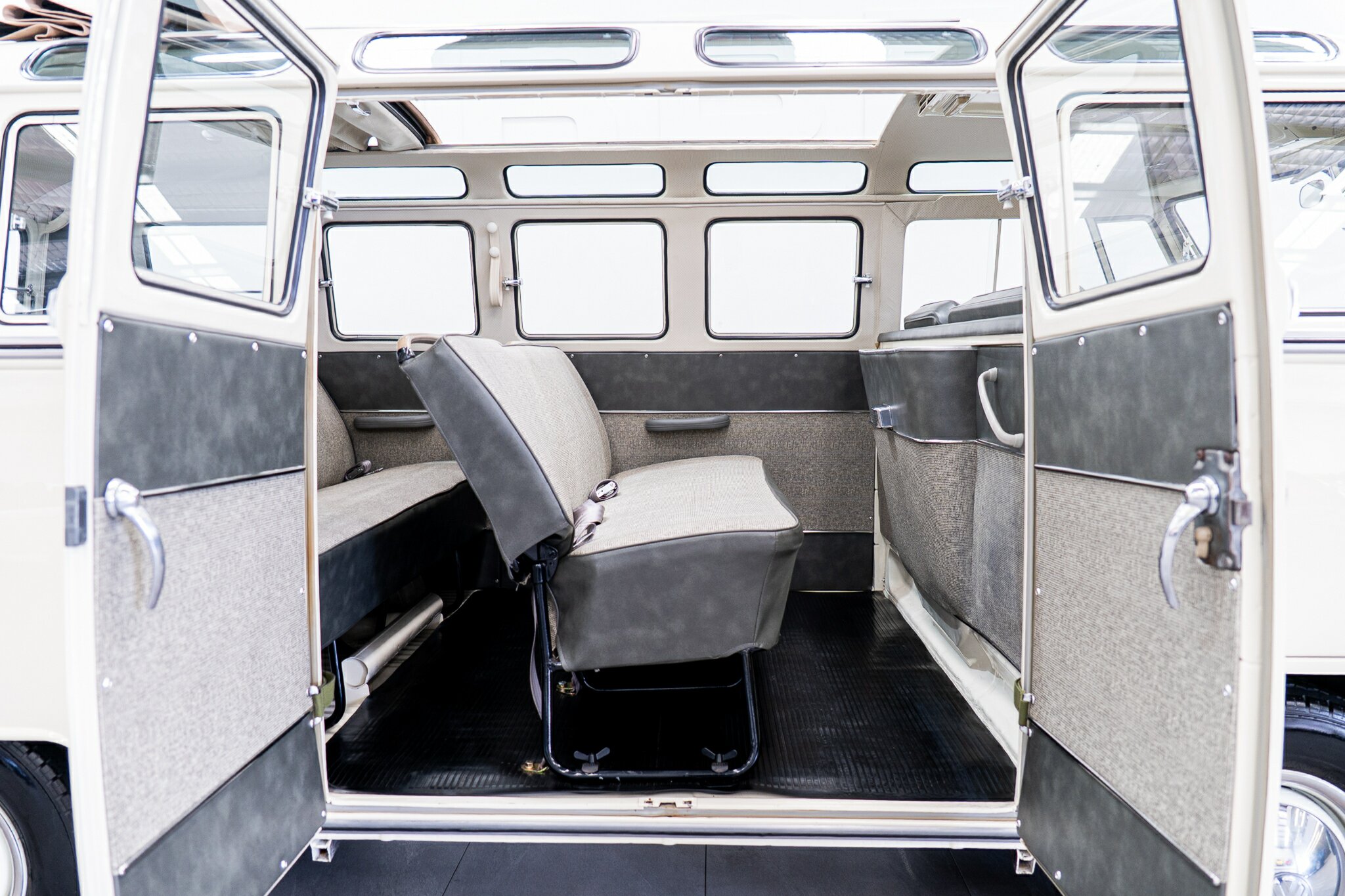 1966 VOLKSWAGEN KOMBI 4 SP MANUAL VAN