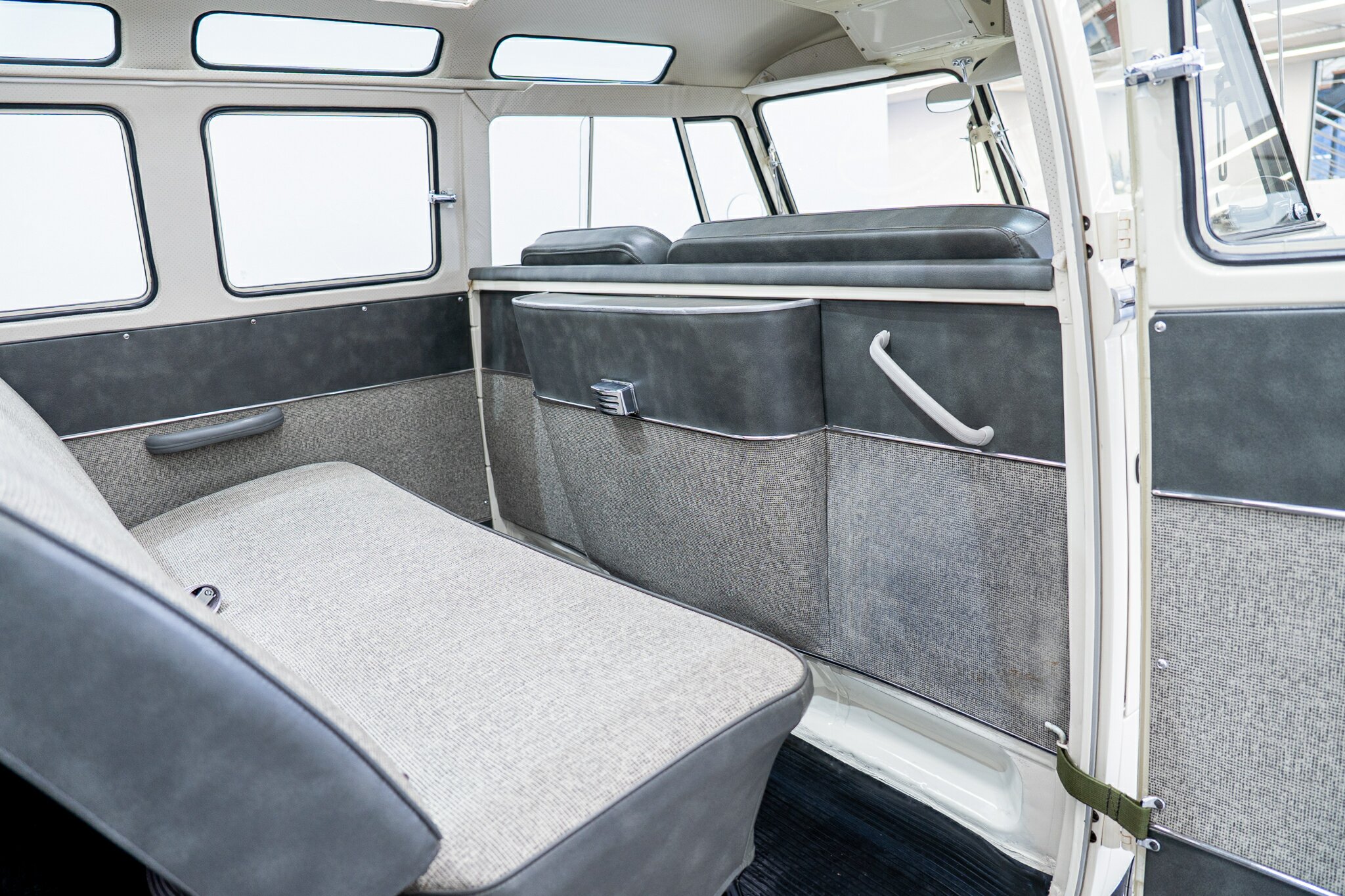 1966 VOLKSWAGEN KOMBI 4 SP MANUAL VAN